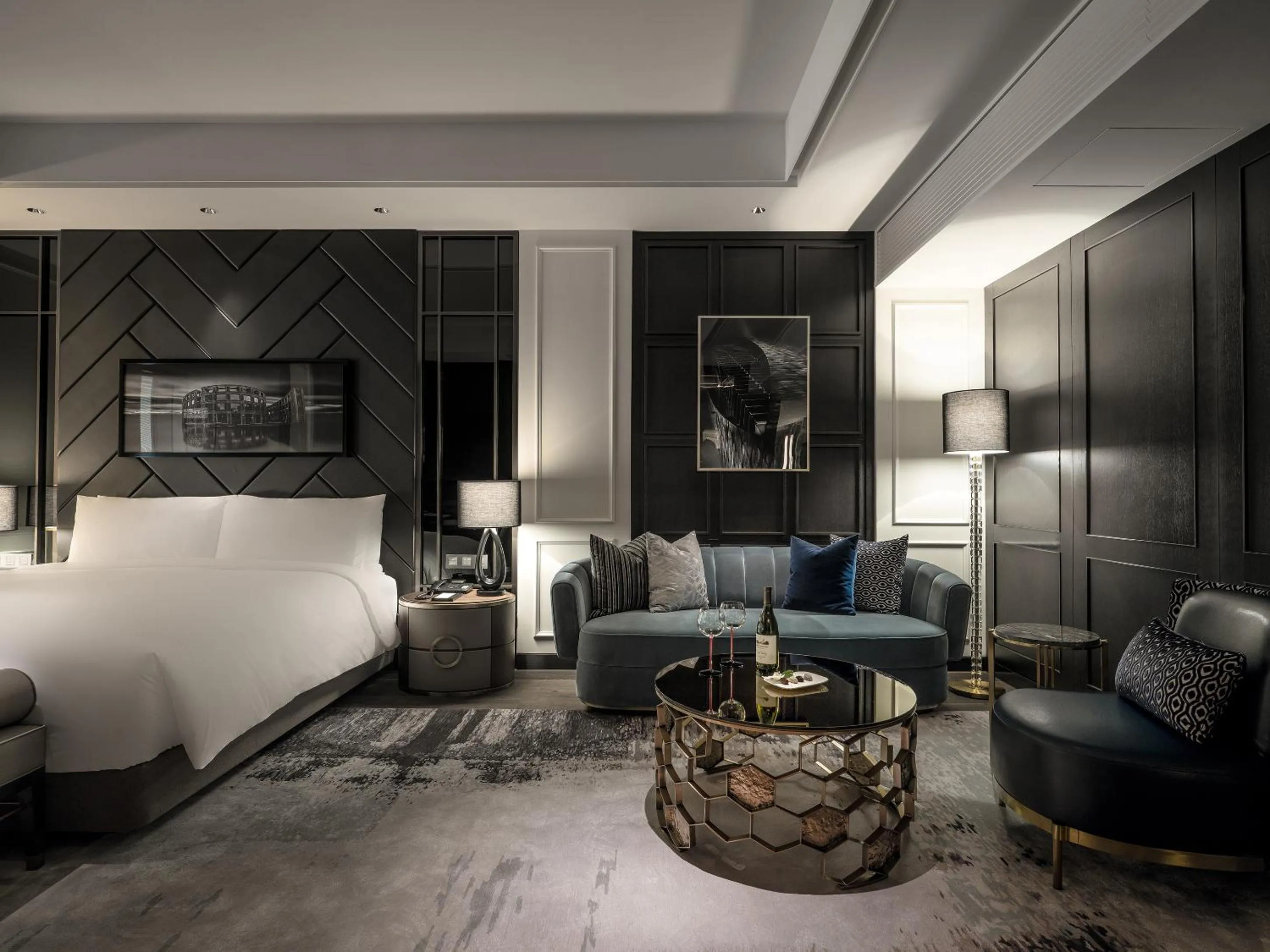 Photo of the whole room in Art Paradiso, Paradise City