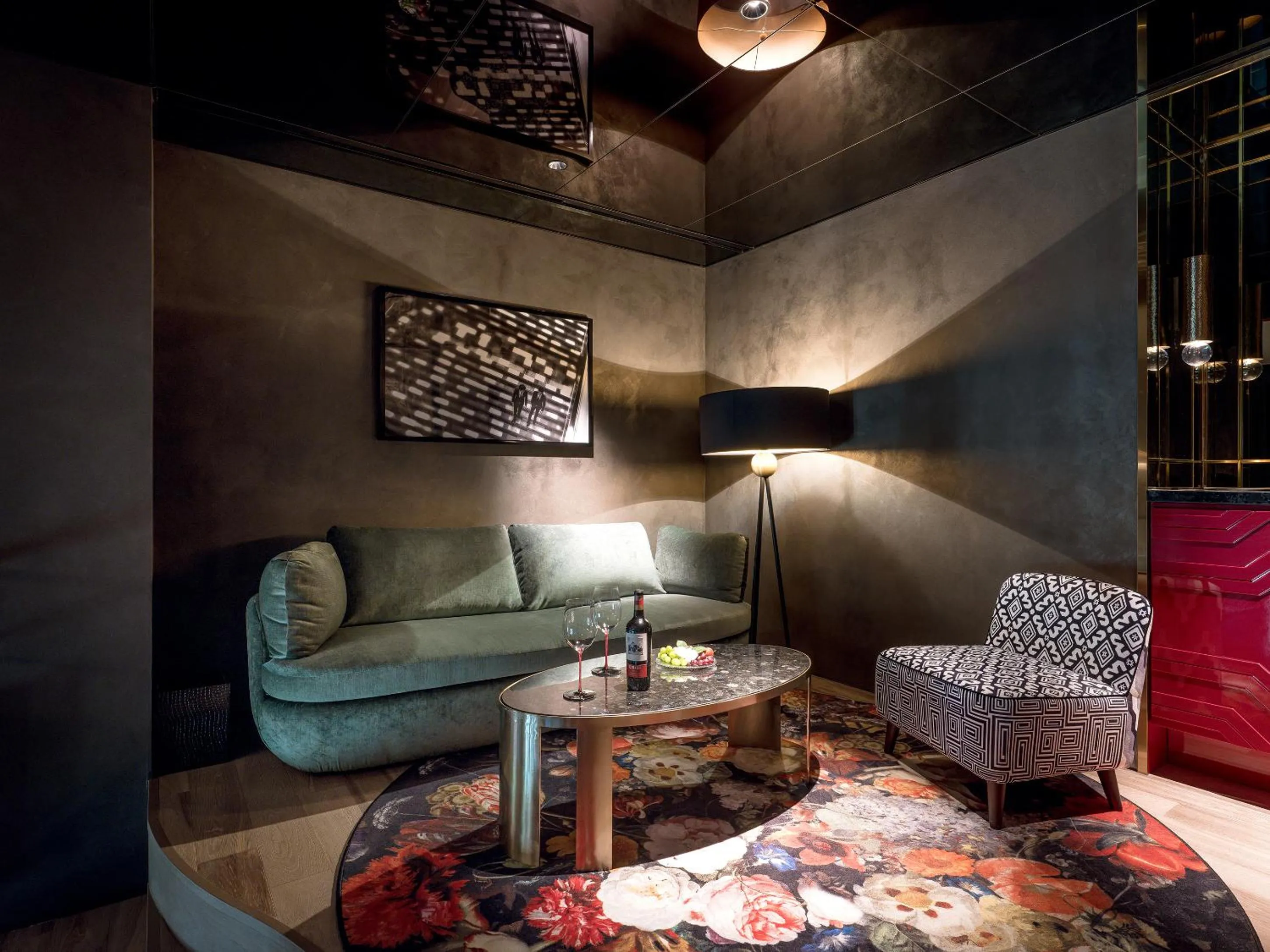 Photo of the whole room in Art Paradiso, Paradise City