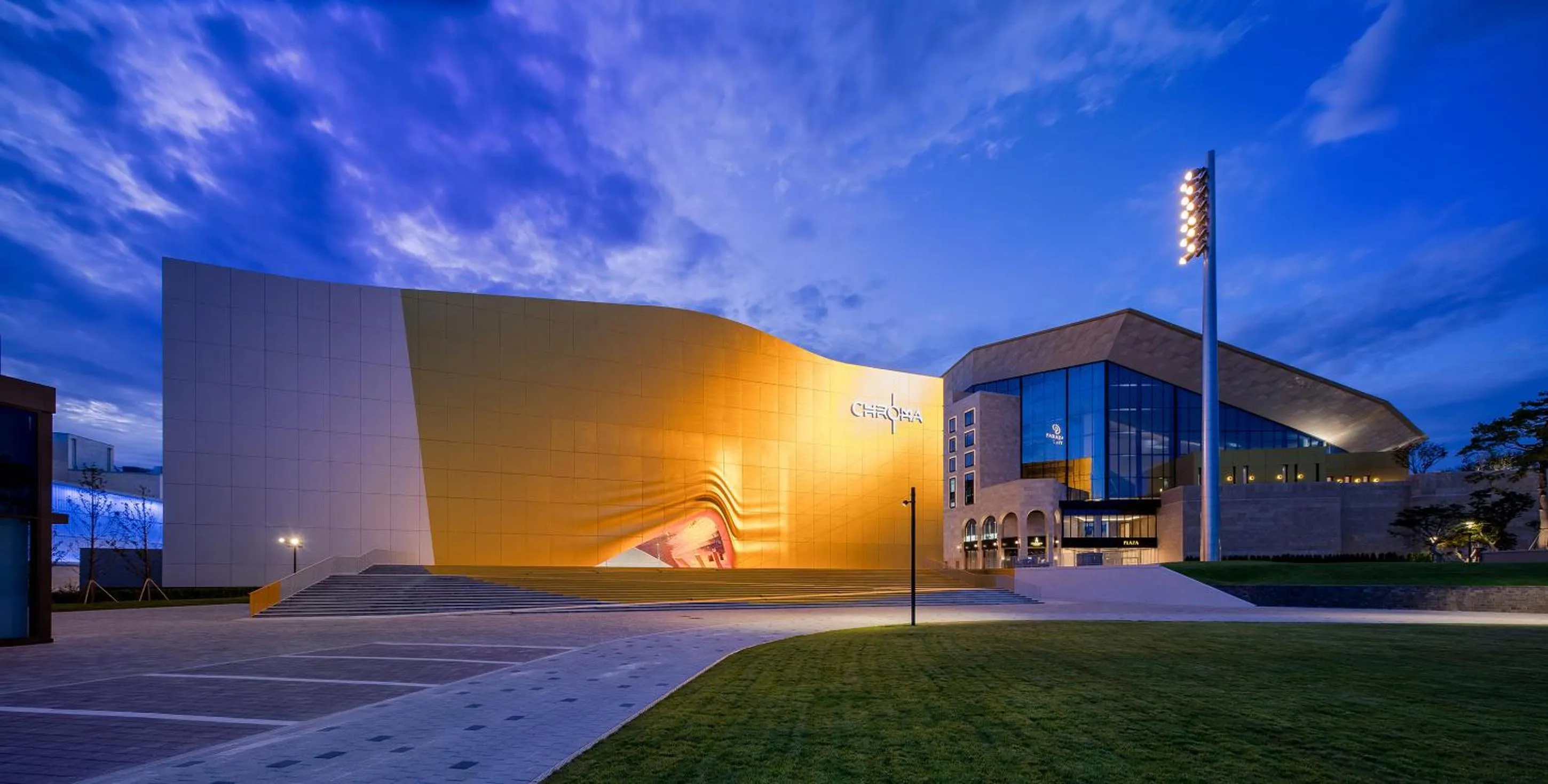 Nightclub / DJ in Art Paradiso, Paradise City