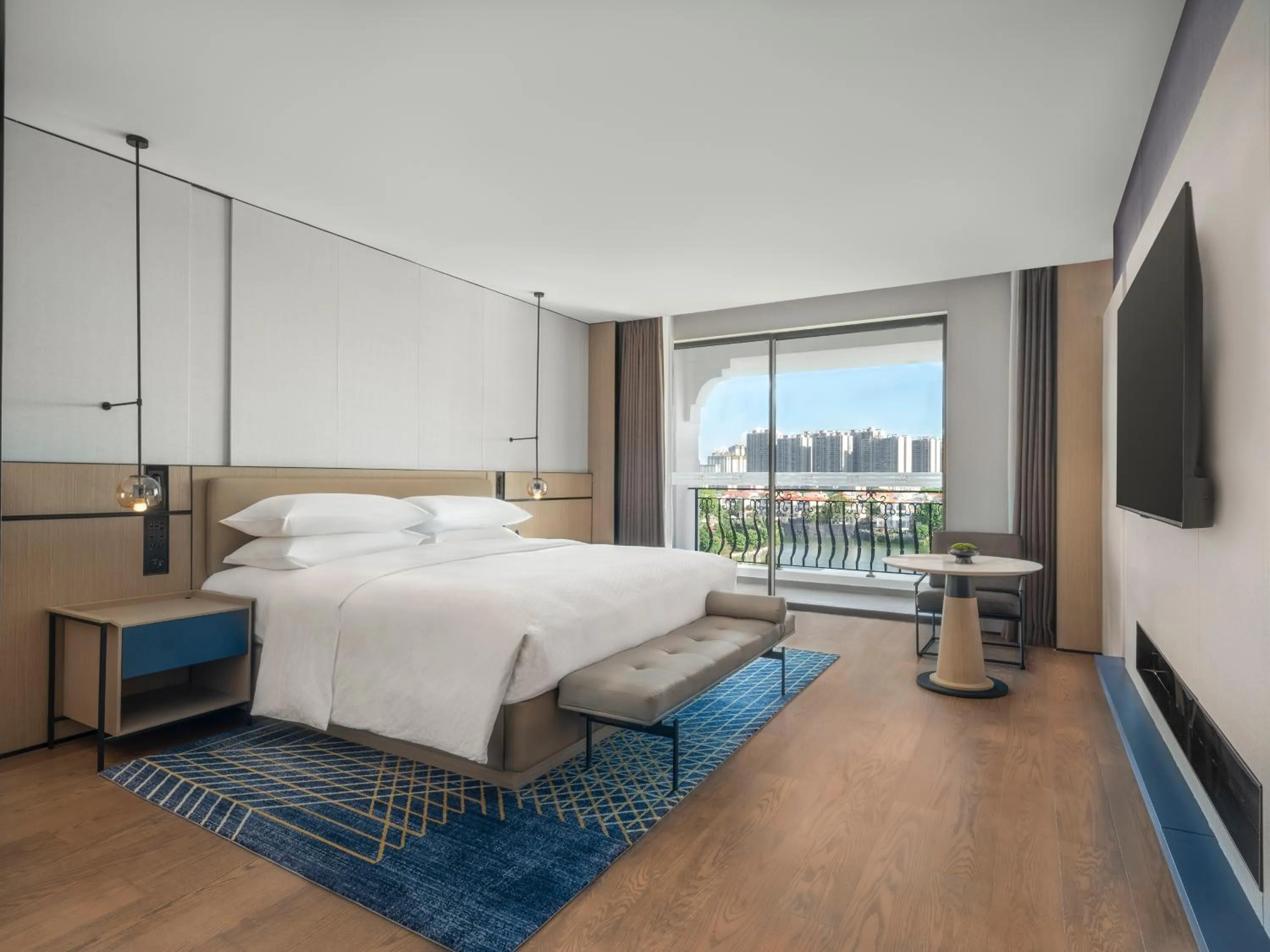 Photo of the whole room, Bed in Four Points by Sheraton Yangjiang City Center