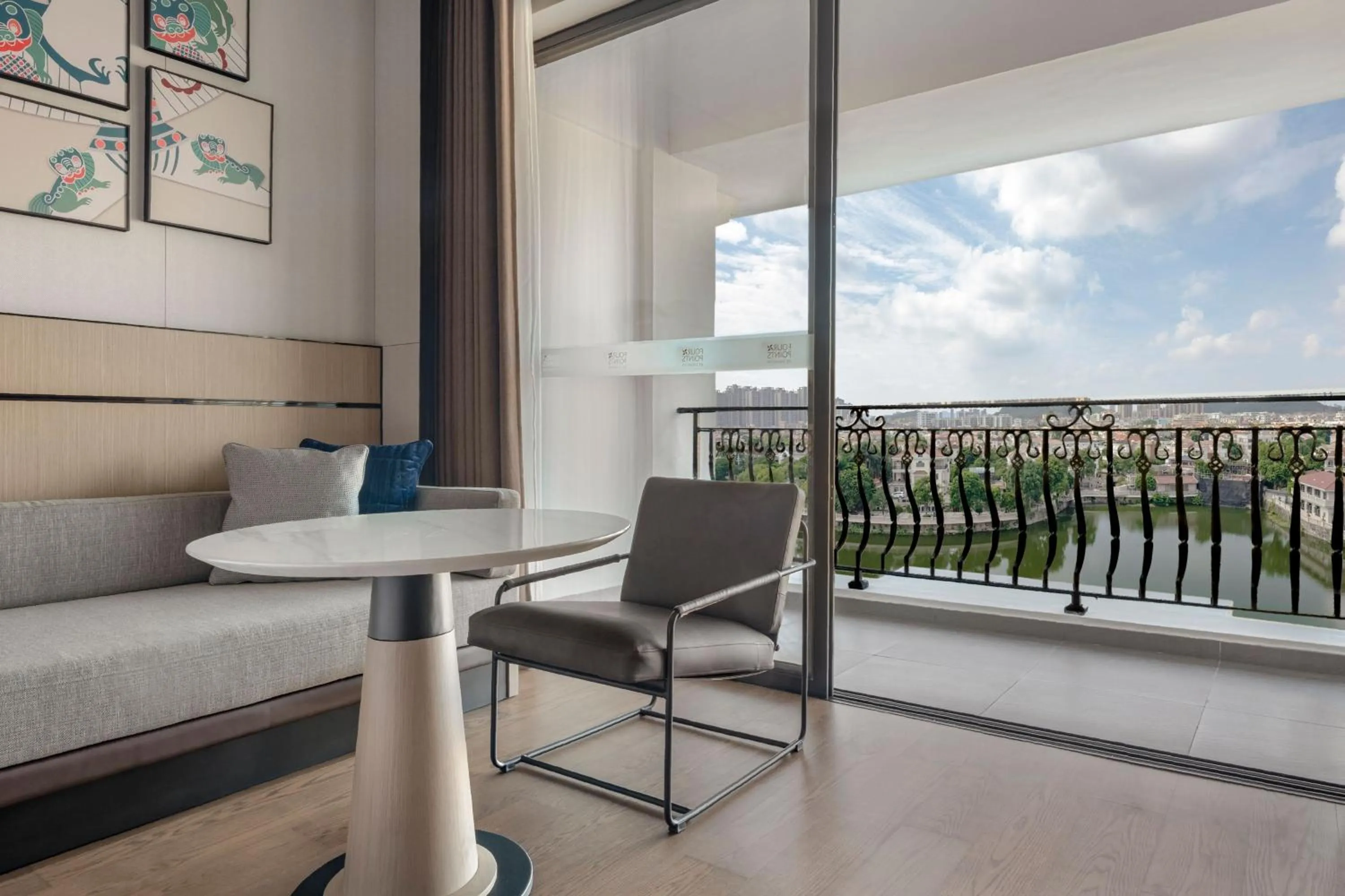 Photo of the whole room in Four Points by Sheraton Yangjiang City Center