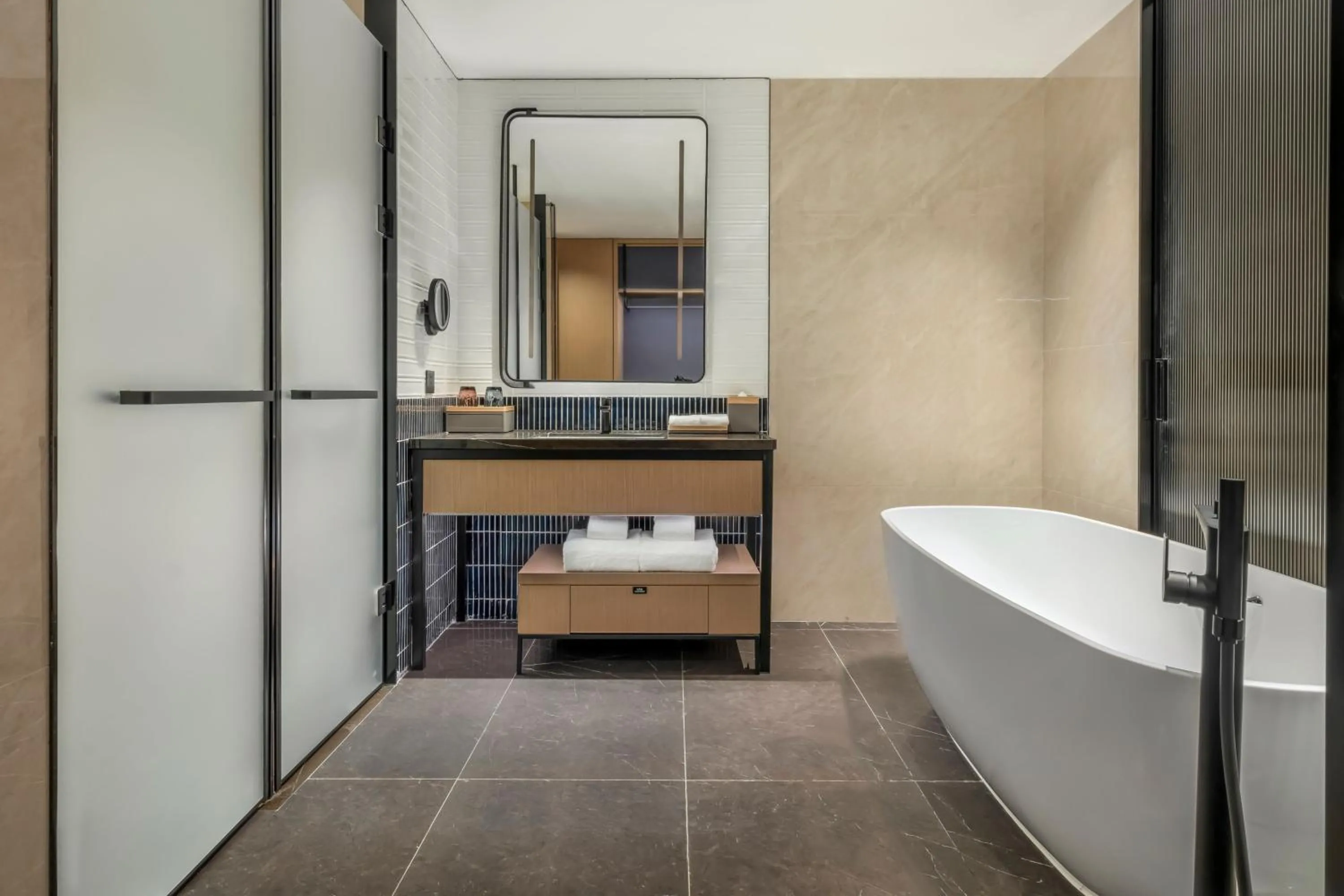 Photo of the whole room in Four Points by Sheraton Yangjiang City Center