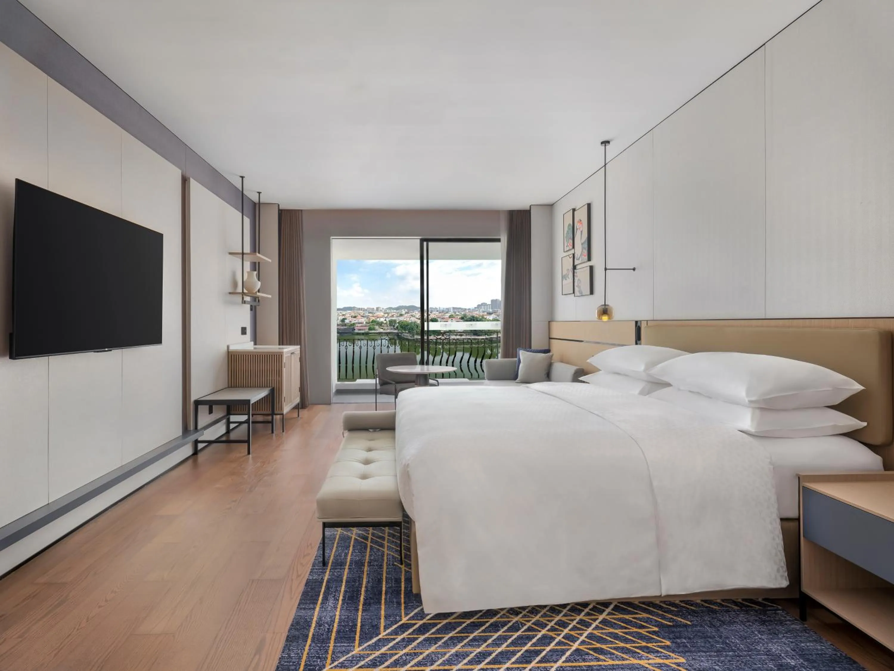 Photo of the whole room, Bed in Four Points by Sheraton Yangjiang City Center