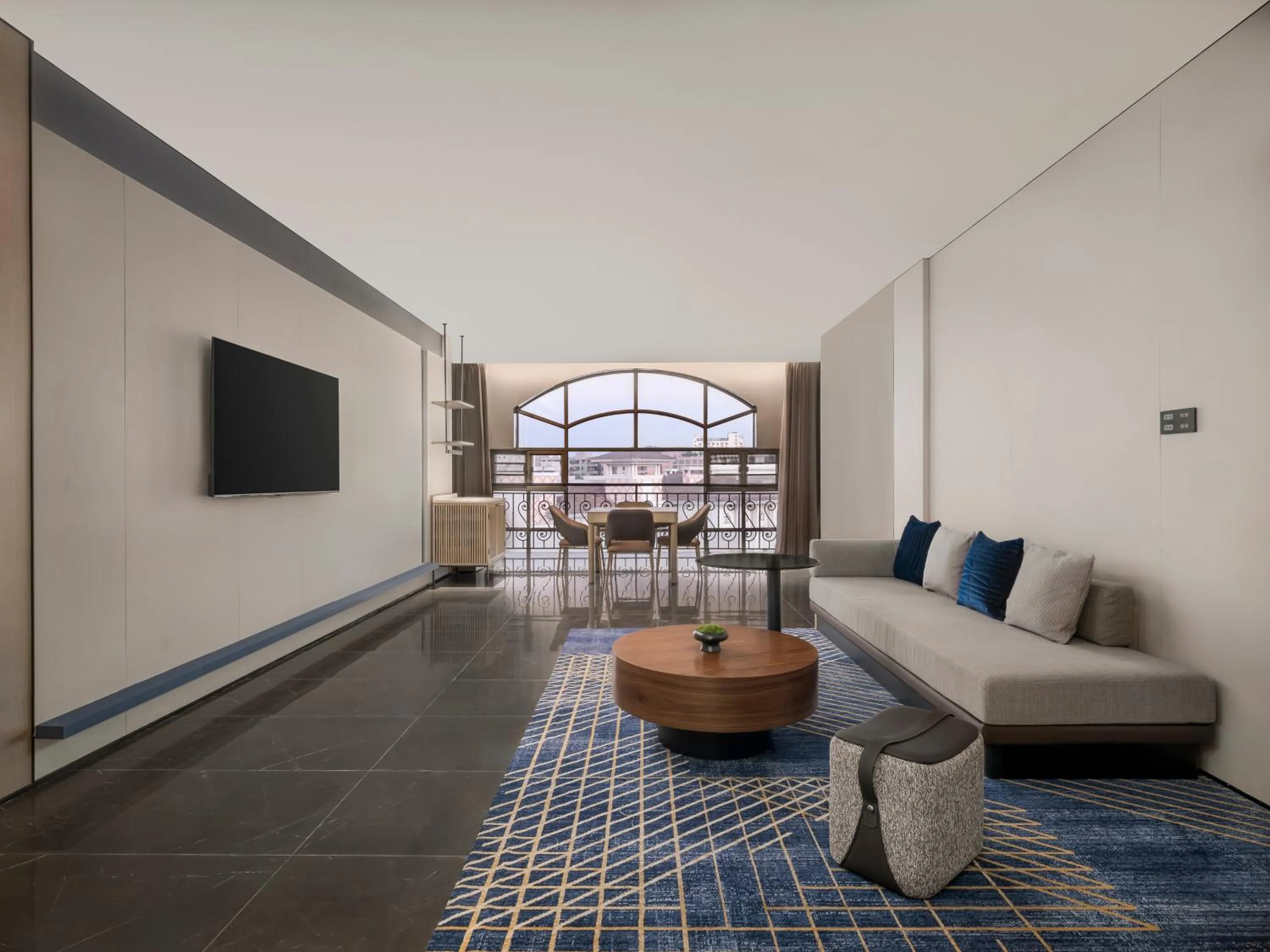 Living room in Four Points by Sheraton Yangjiang City Center