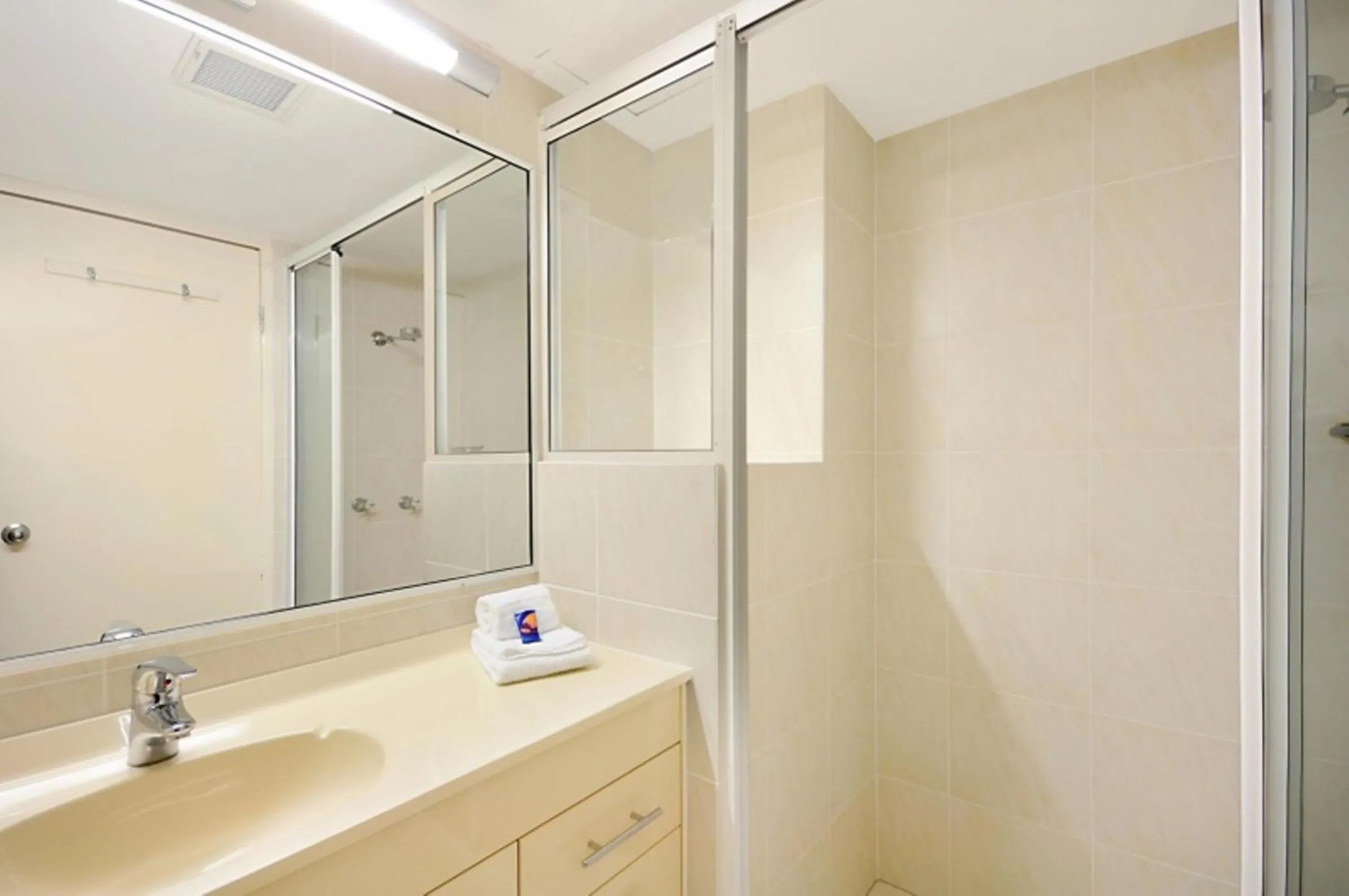 Bathroom in Surfers Beach Holiday Apartments