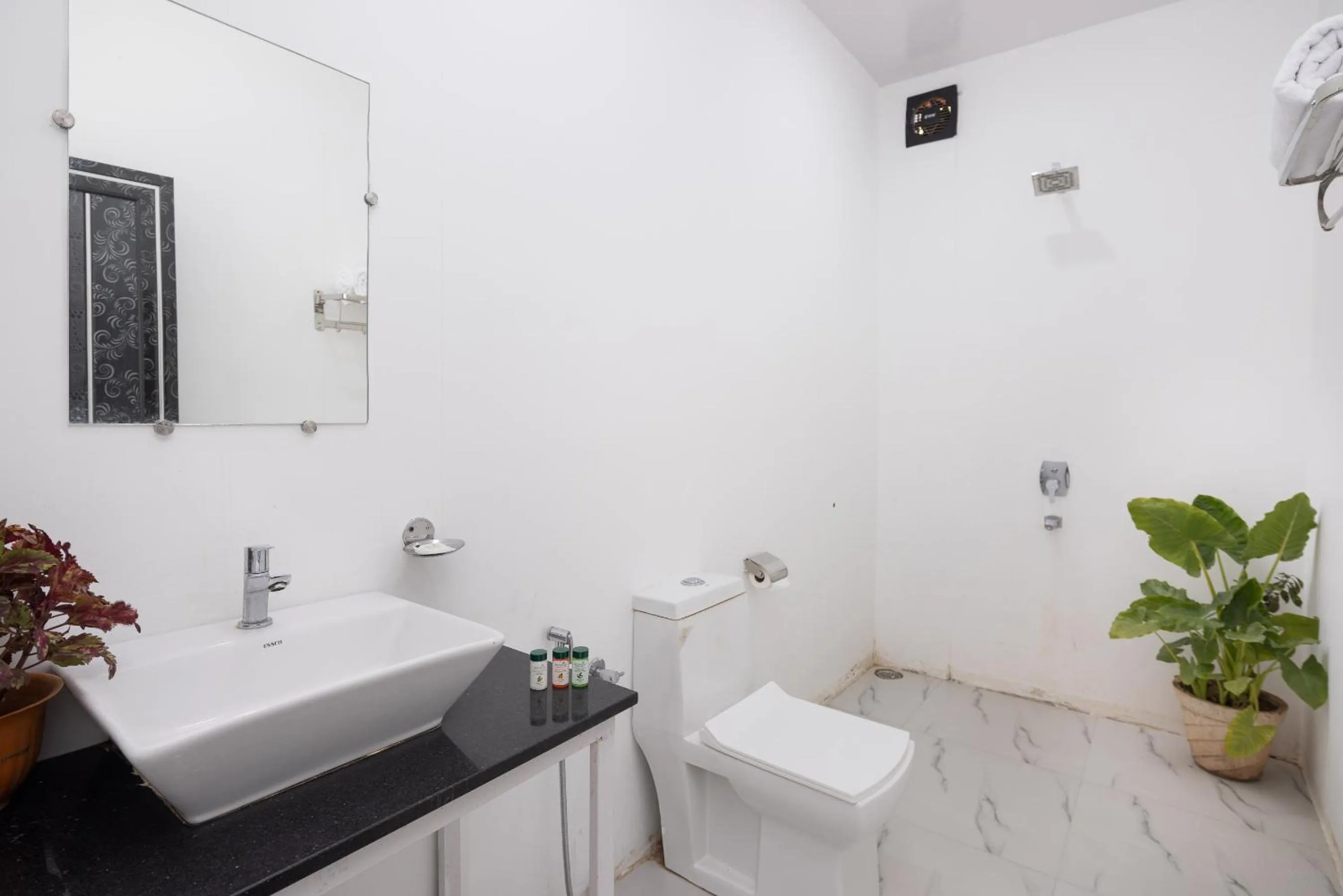 Bathroom in Crystall Goa, Onyx Edition