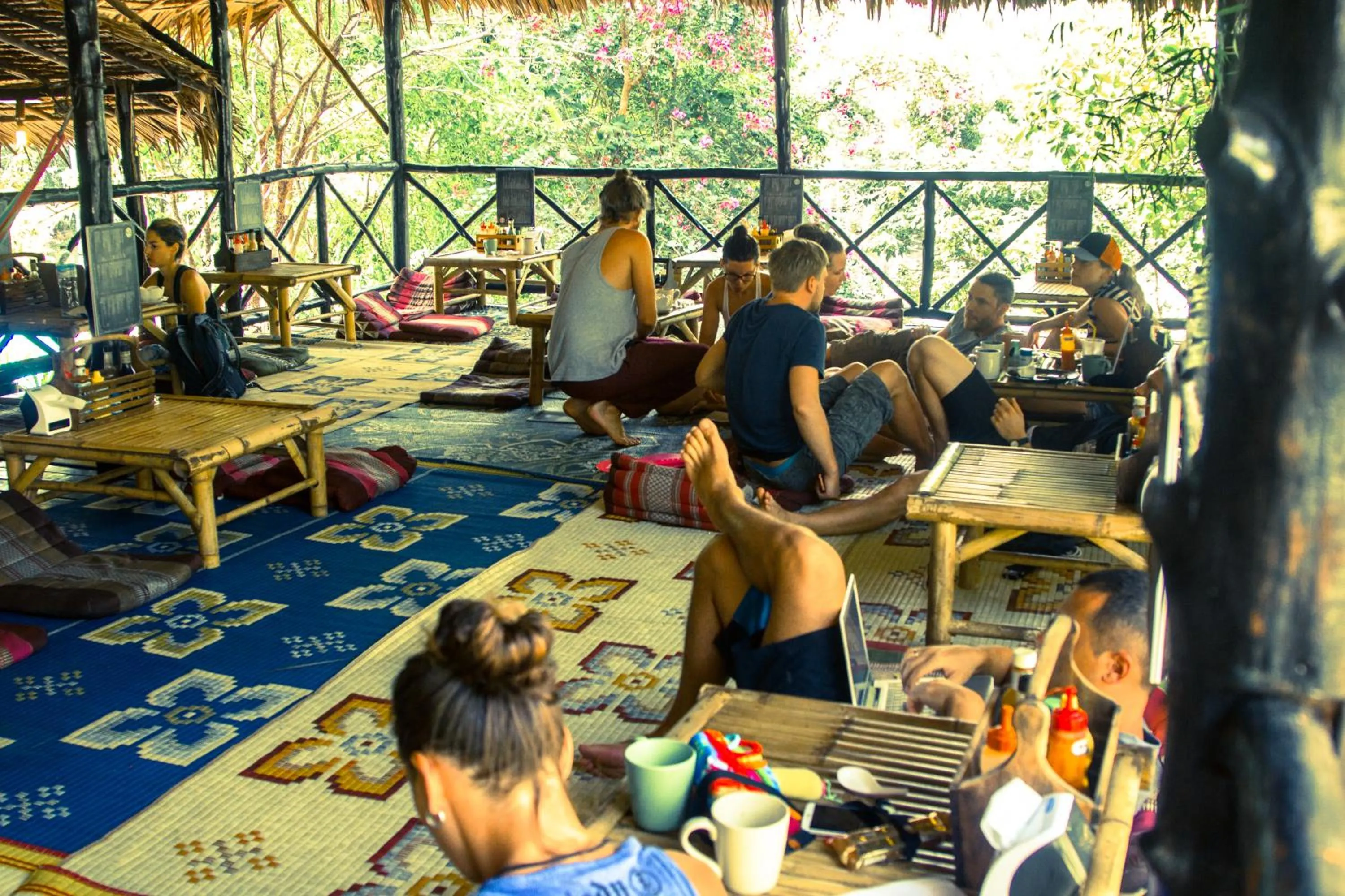 Restaurant/places to eat in Shiralea Resort