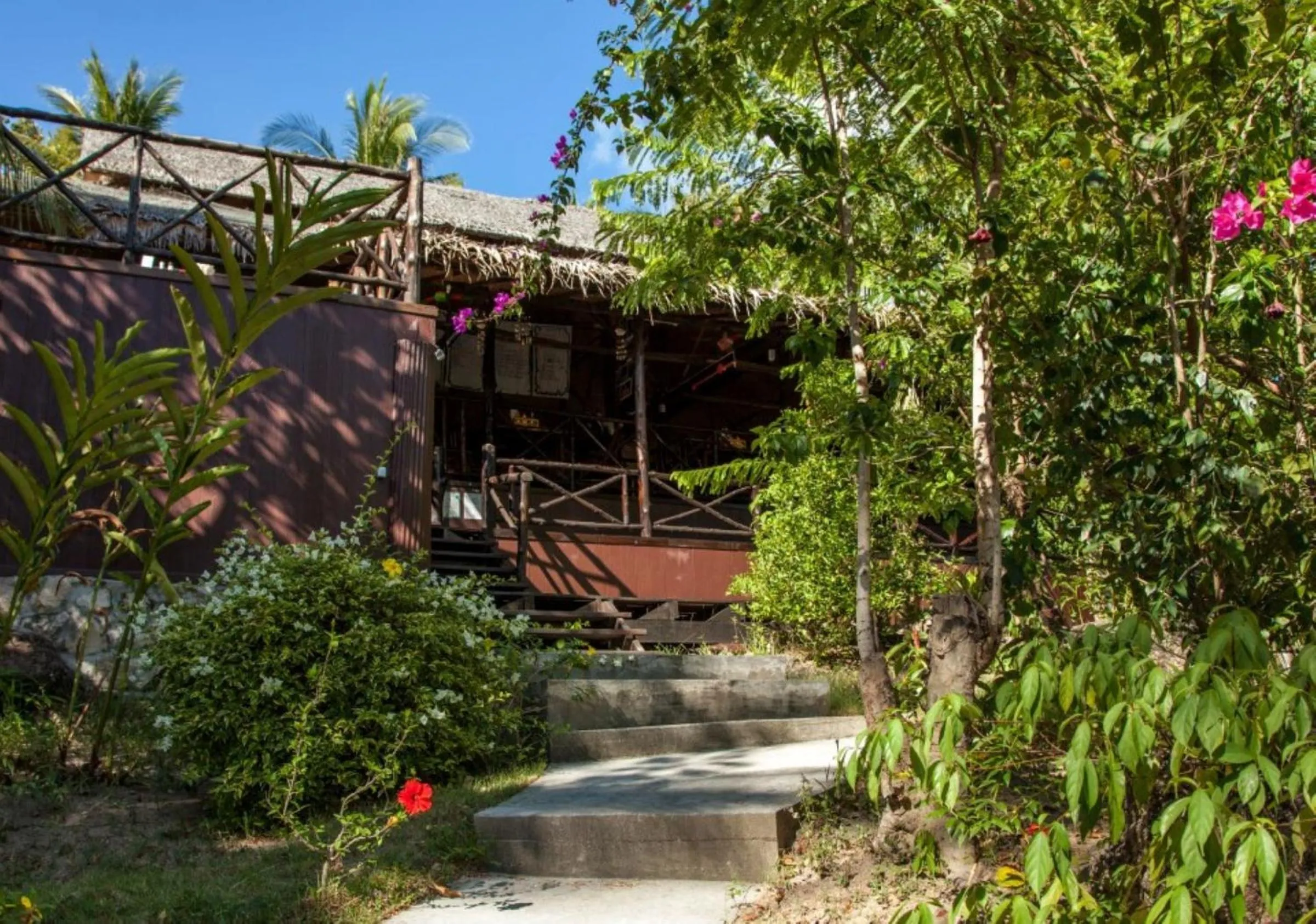 Restaurant/places to eat in Shiralea Resort