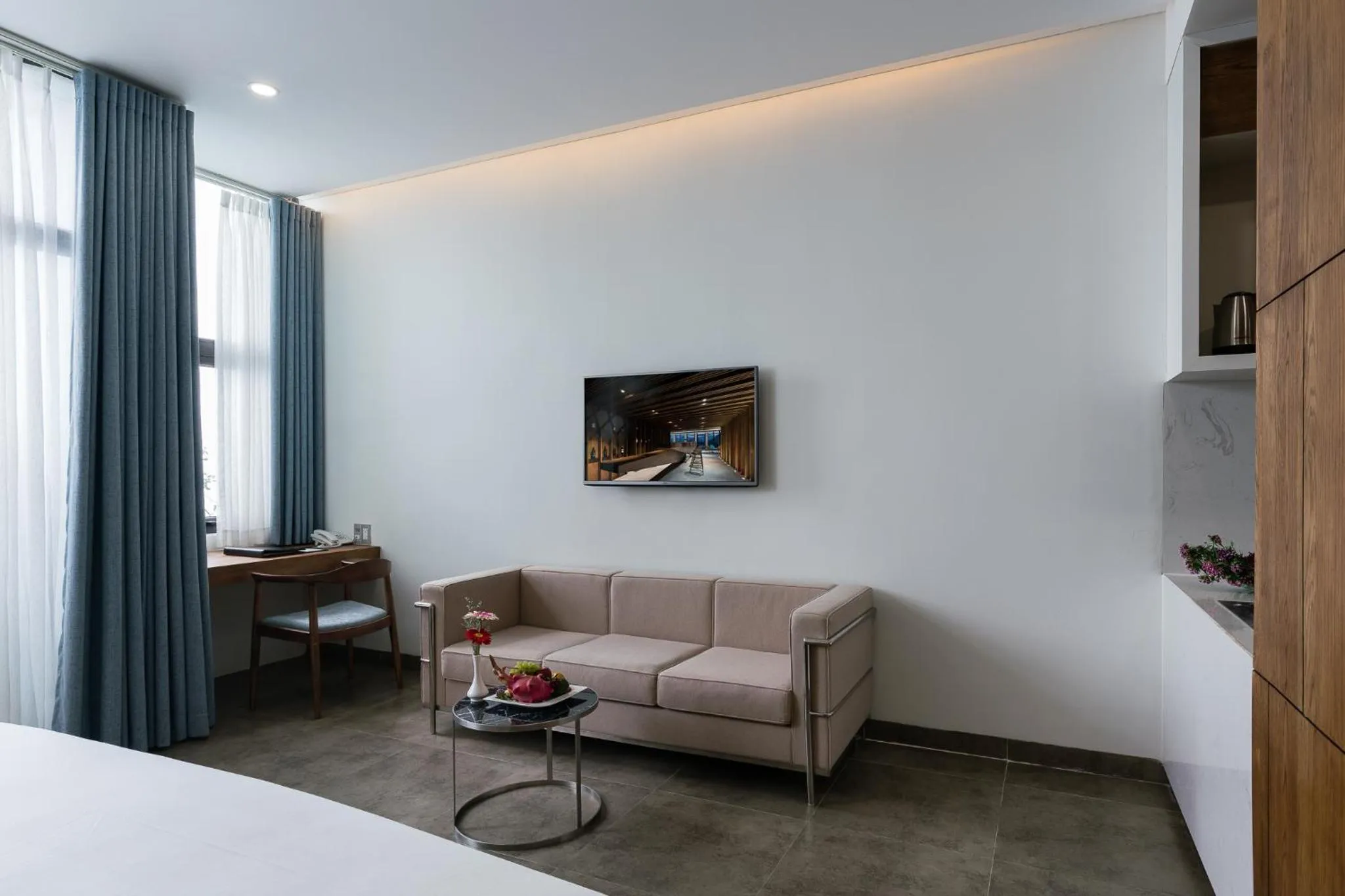 Communal lounge/ TV room, Bed in Joy Trip Hotel & Spa Nha Trang