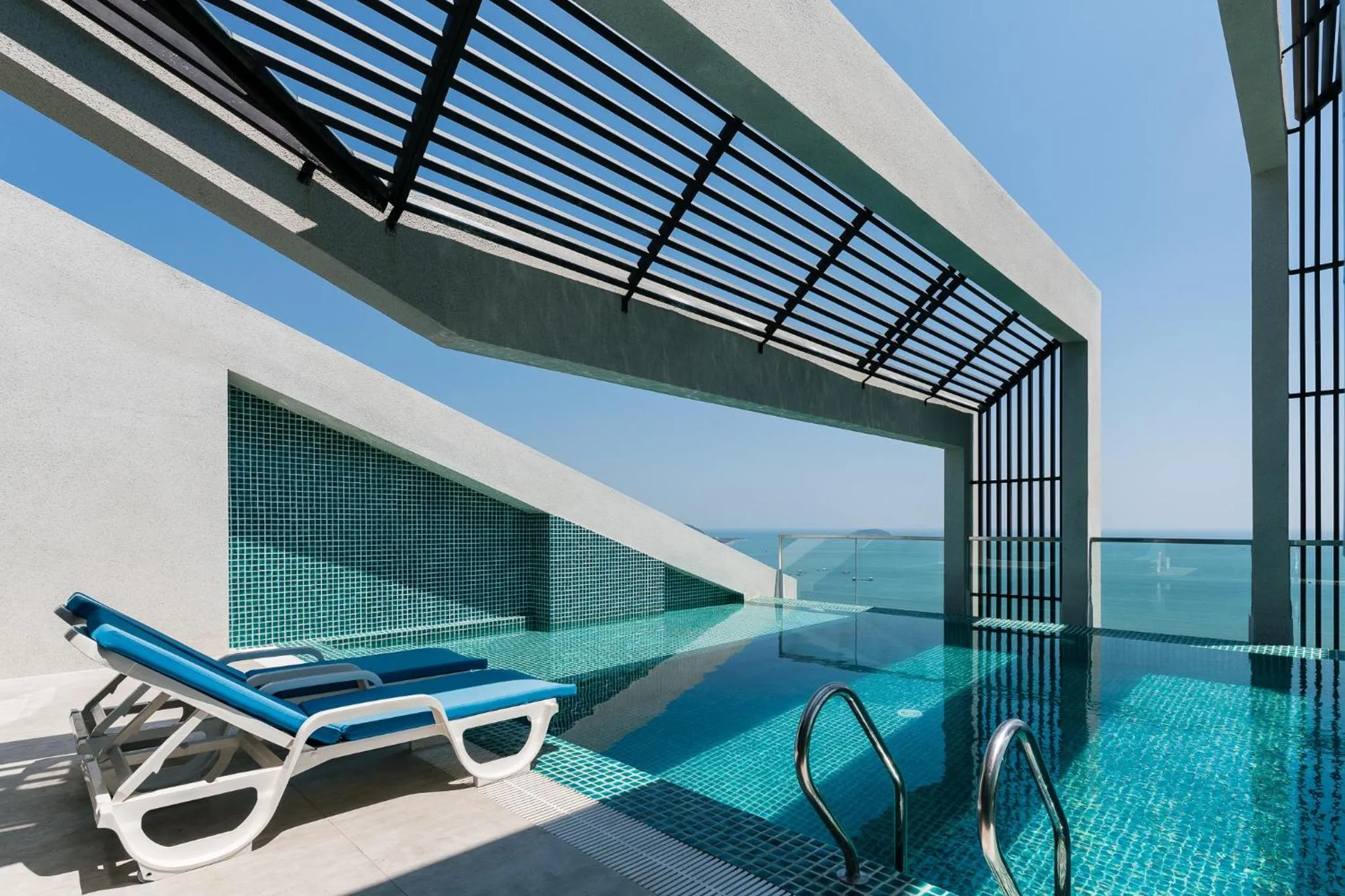 Swimming pool in Joy Trip Hotel & Spa Nha Trang