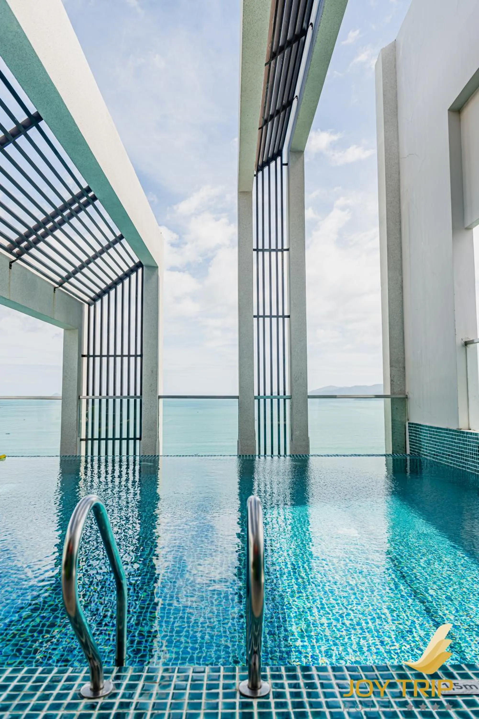 Swimming pool in Joy Trip Hotel & Spa Nha Trang