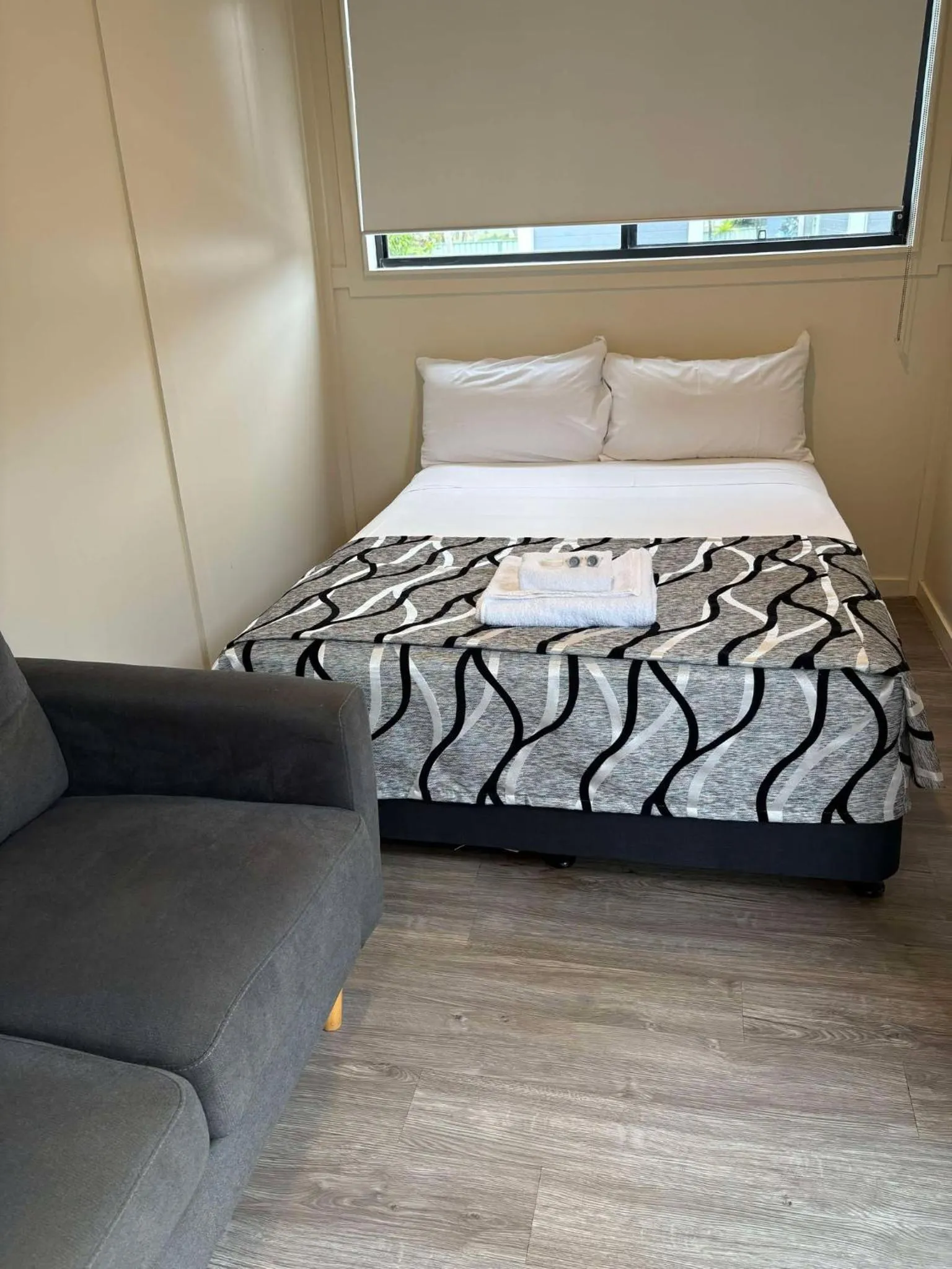 Bedroom, Bed in Ingham Tourist Park