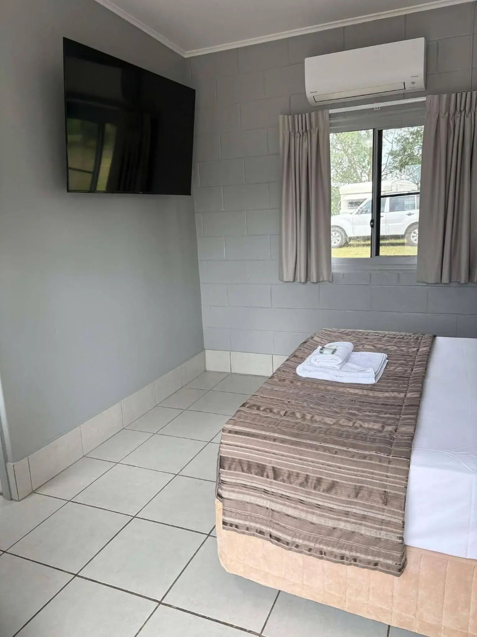 Double Room with Private Bathroom in Ingham Tourist Park Double Room with Private Bathroom in Ingham Tourist Park