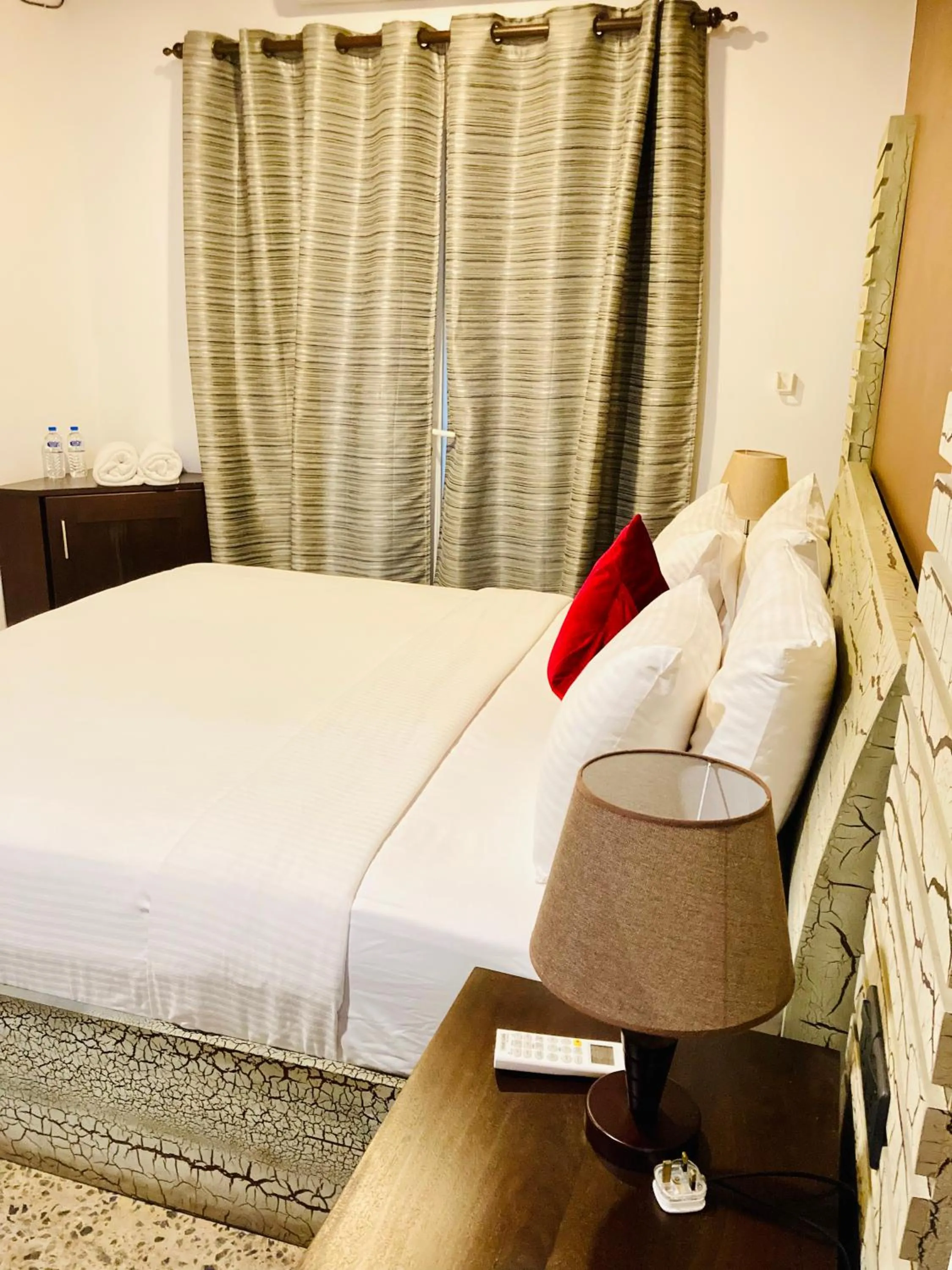 Bedroom, Bed in Hotel 198 Negombo