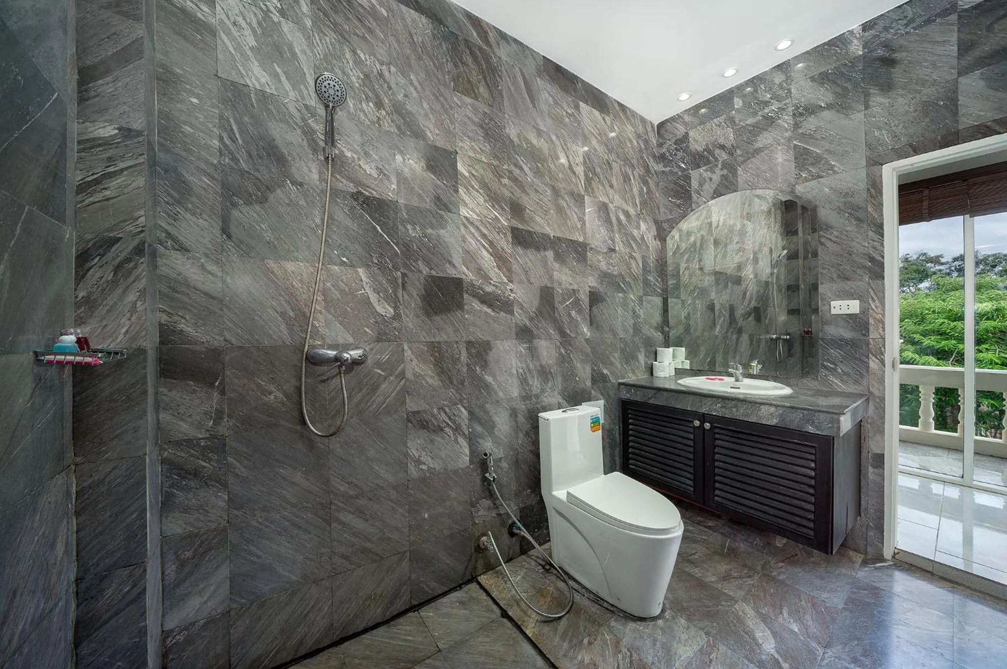 Bathroom in Chaweng Lakeview Residence