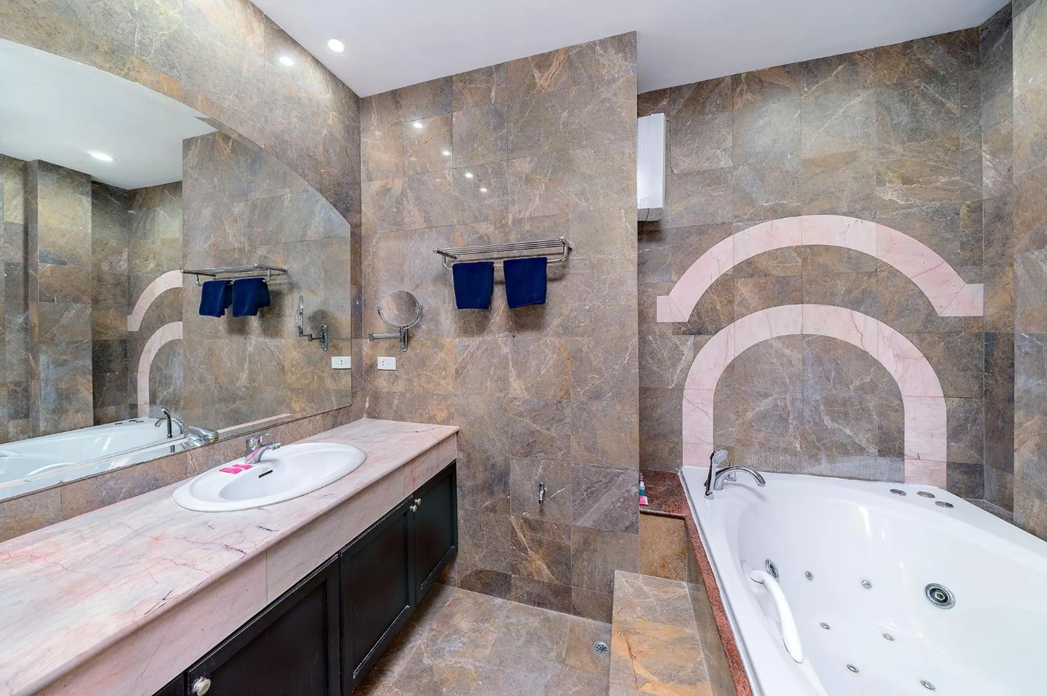 Shower in Chaweng Lakeview Residence