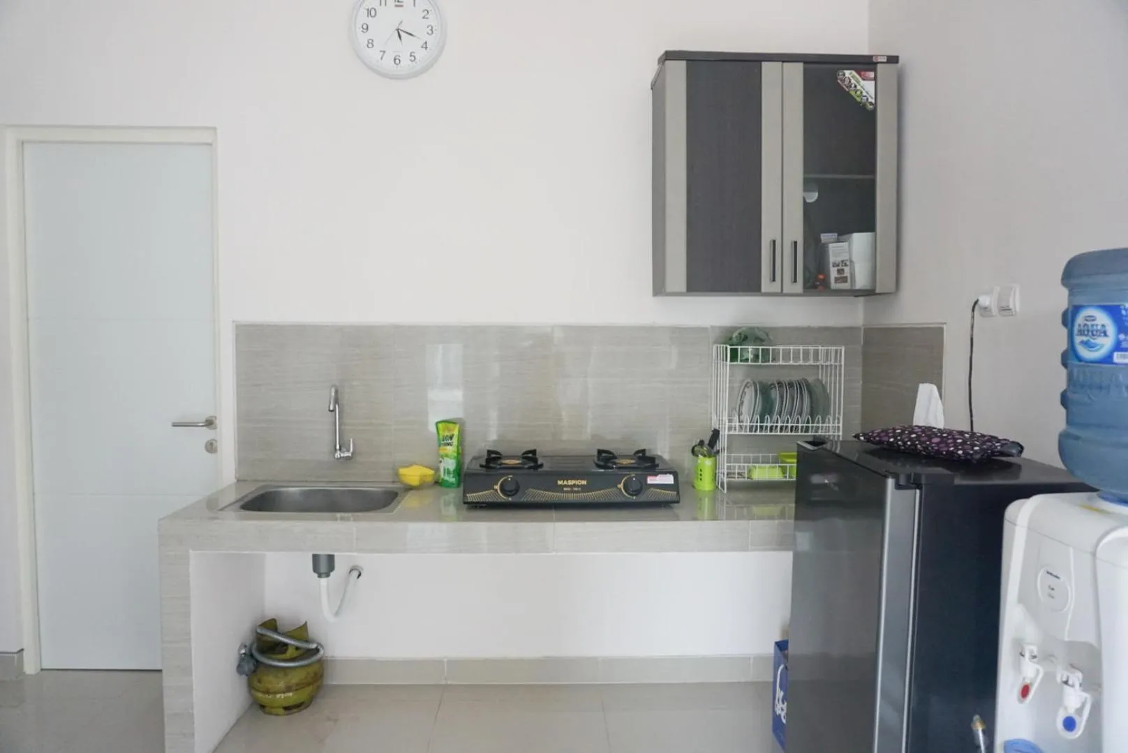 Kitchen or kitchenette in Surabaya Homey near Juanda Airport Syariah