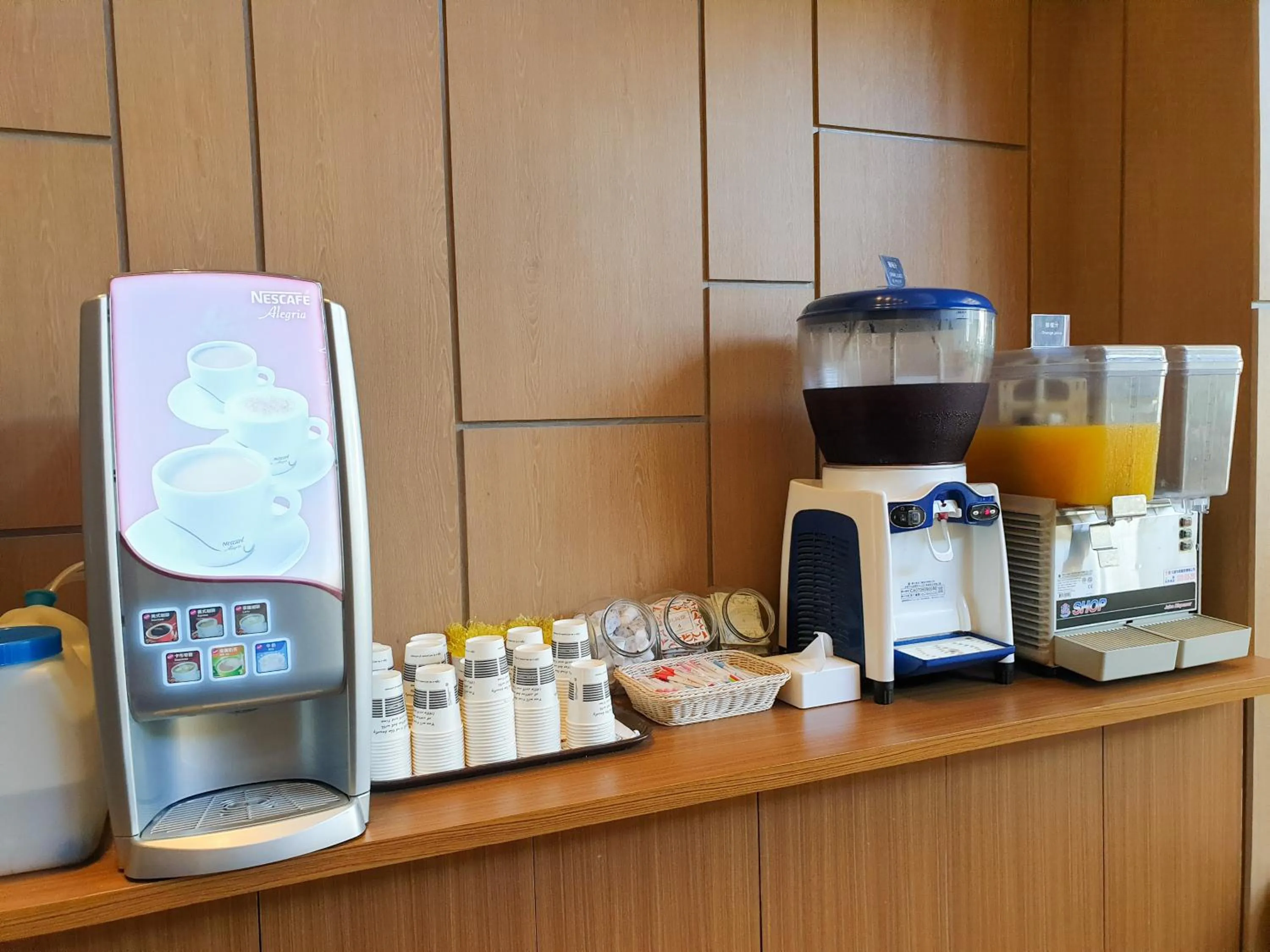 Coffee/tea facilities in Ruyi Inn