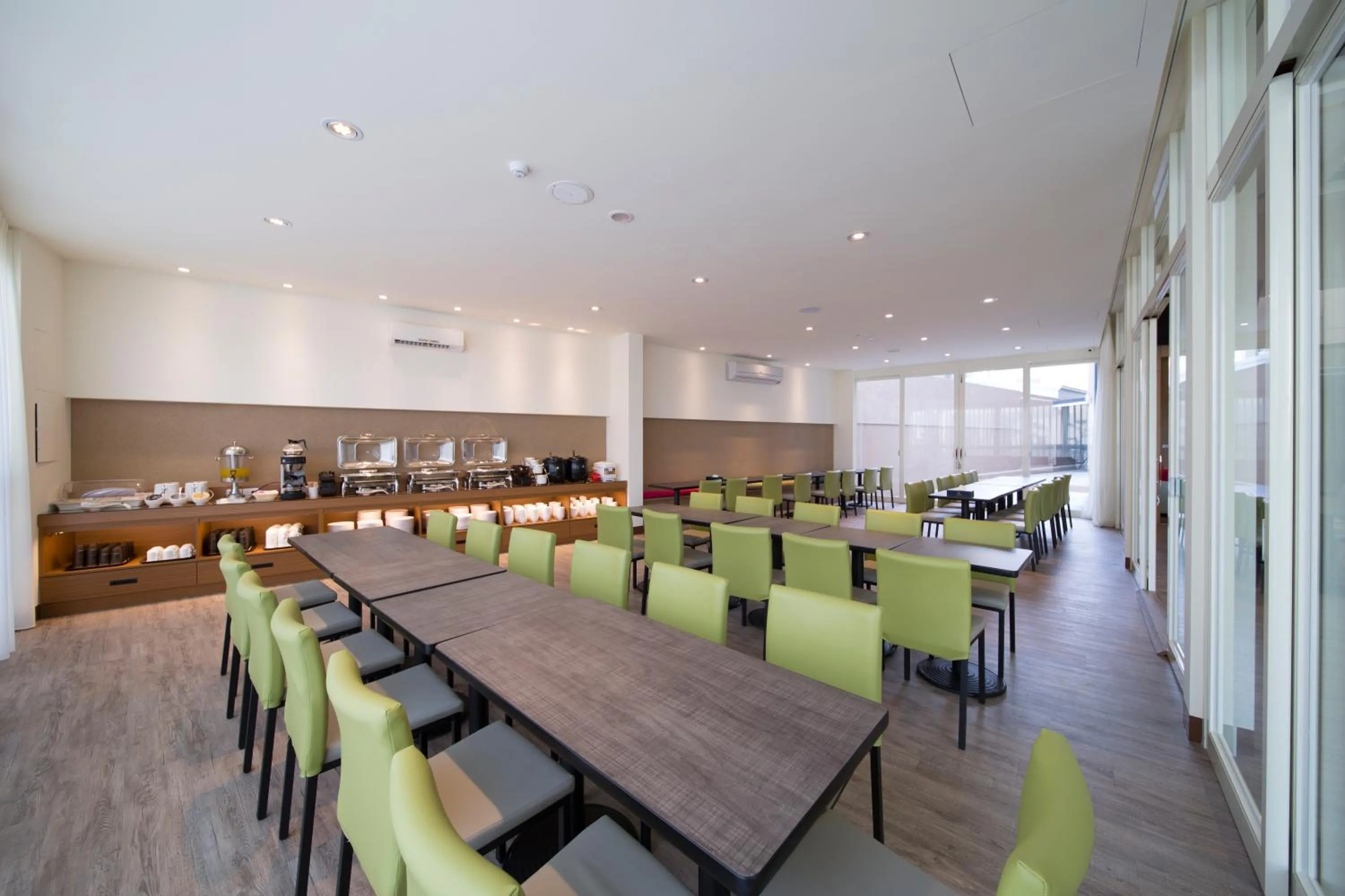 Restaurant/places to eat in Ruyi Inn