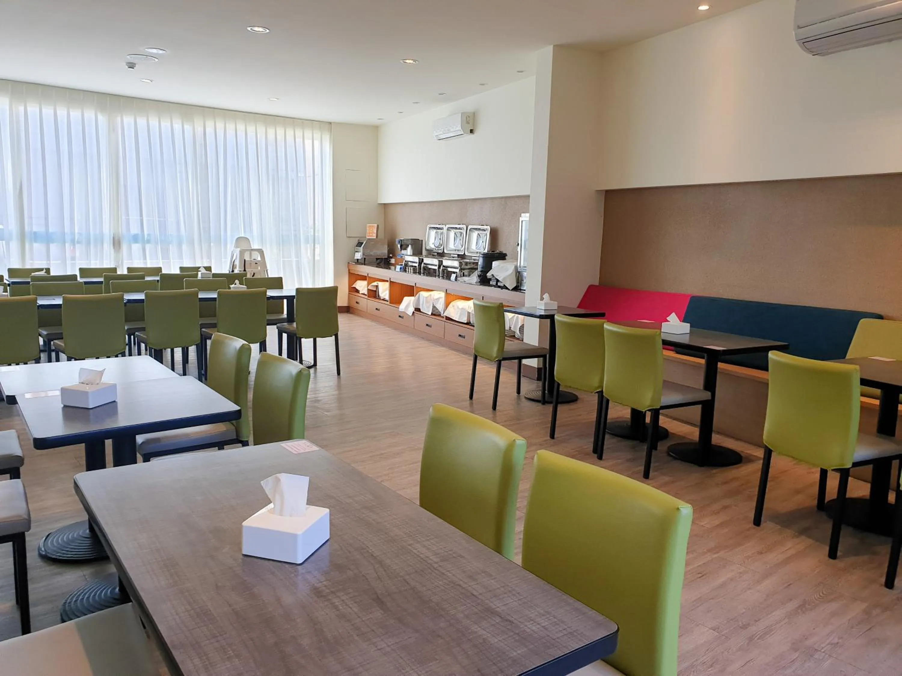 Restaurant/places to eat in Ruyi Inn