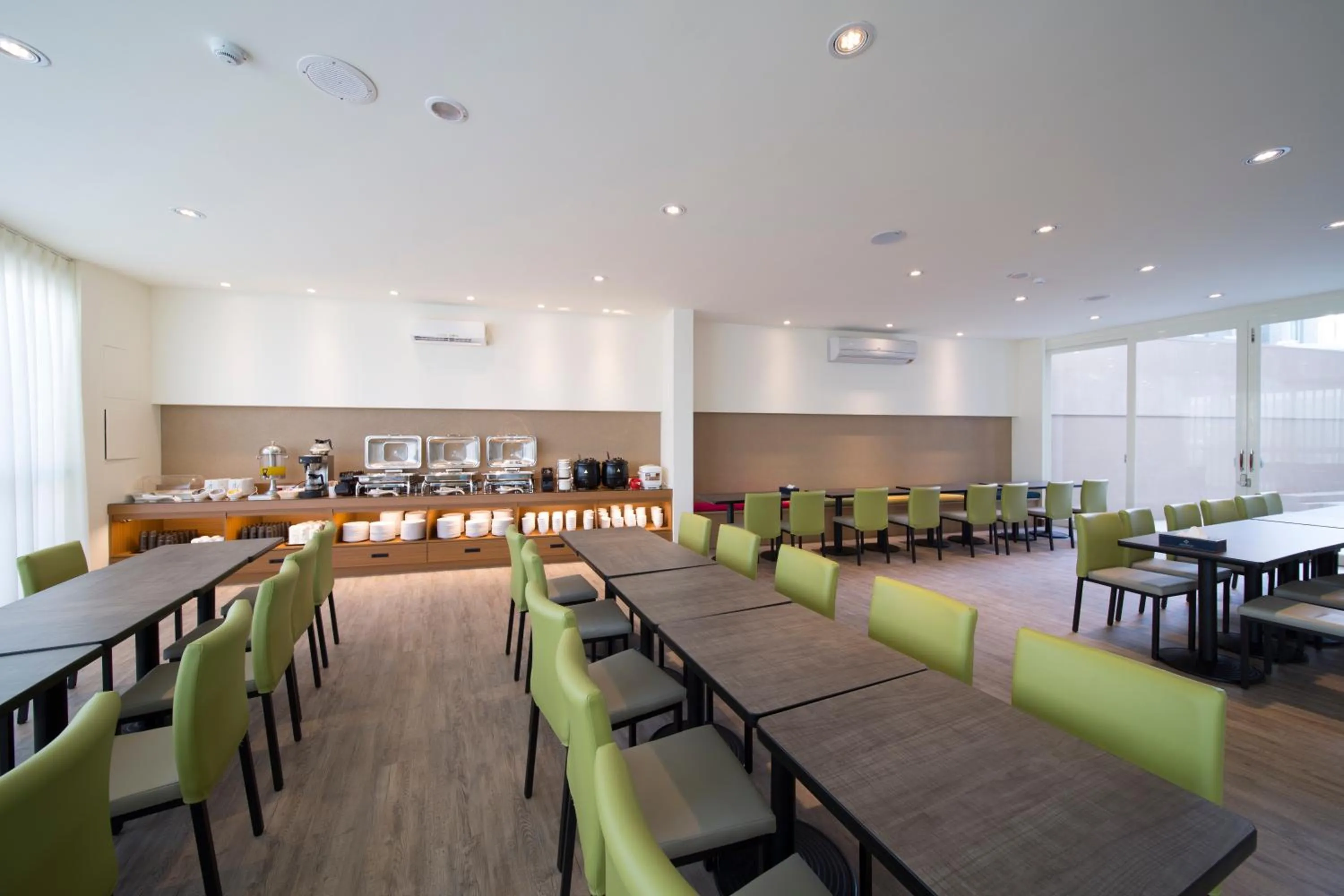 Restaurant/places to eat in Ruyi Inn