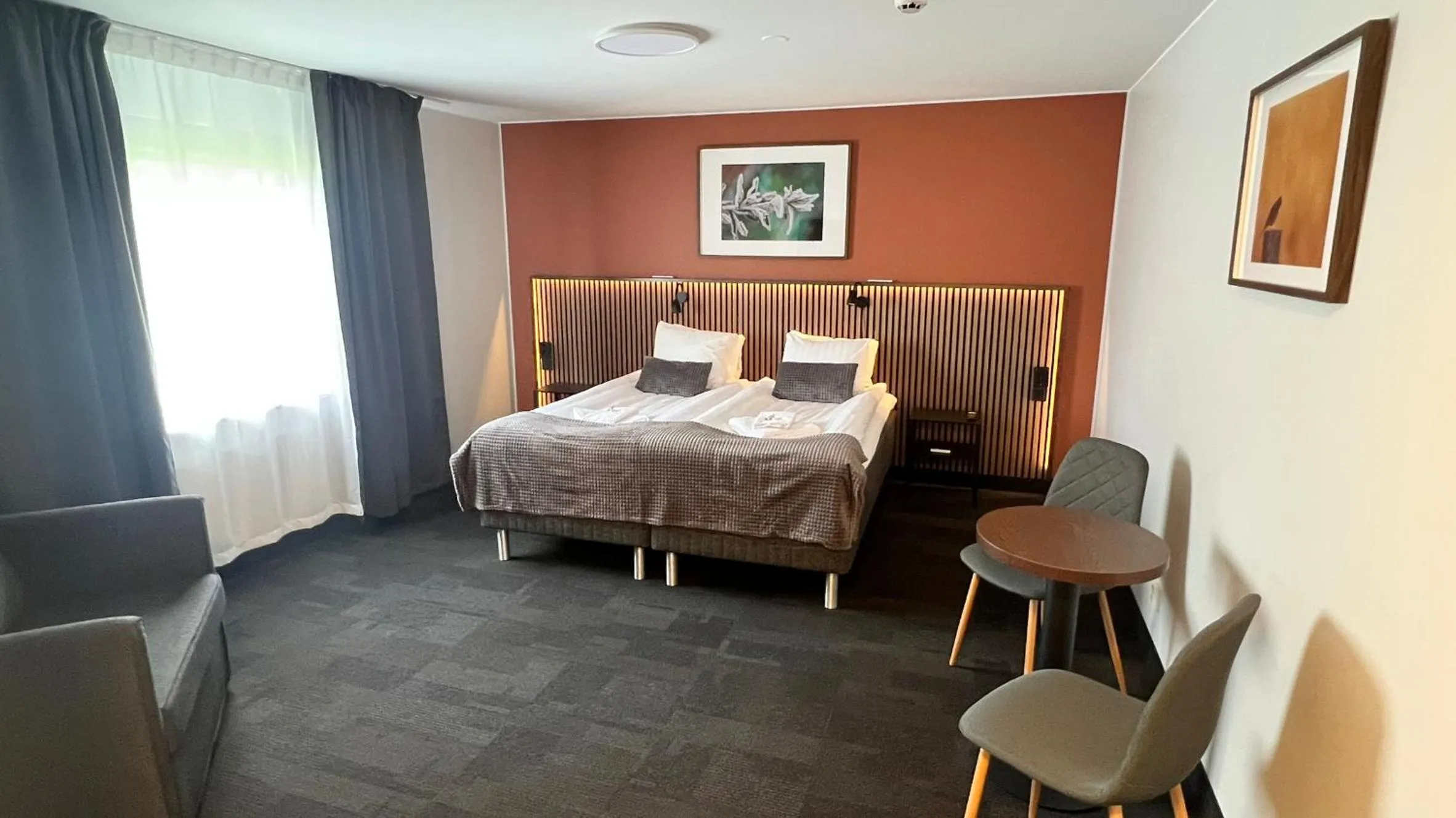 Property building, Bed in Kompassen