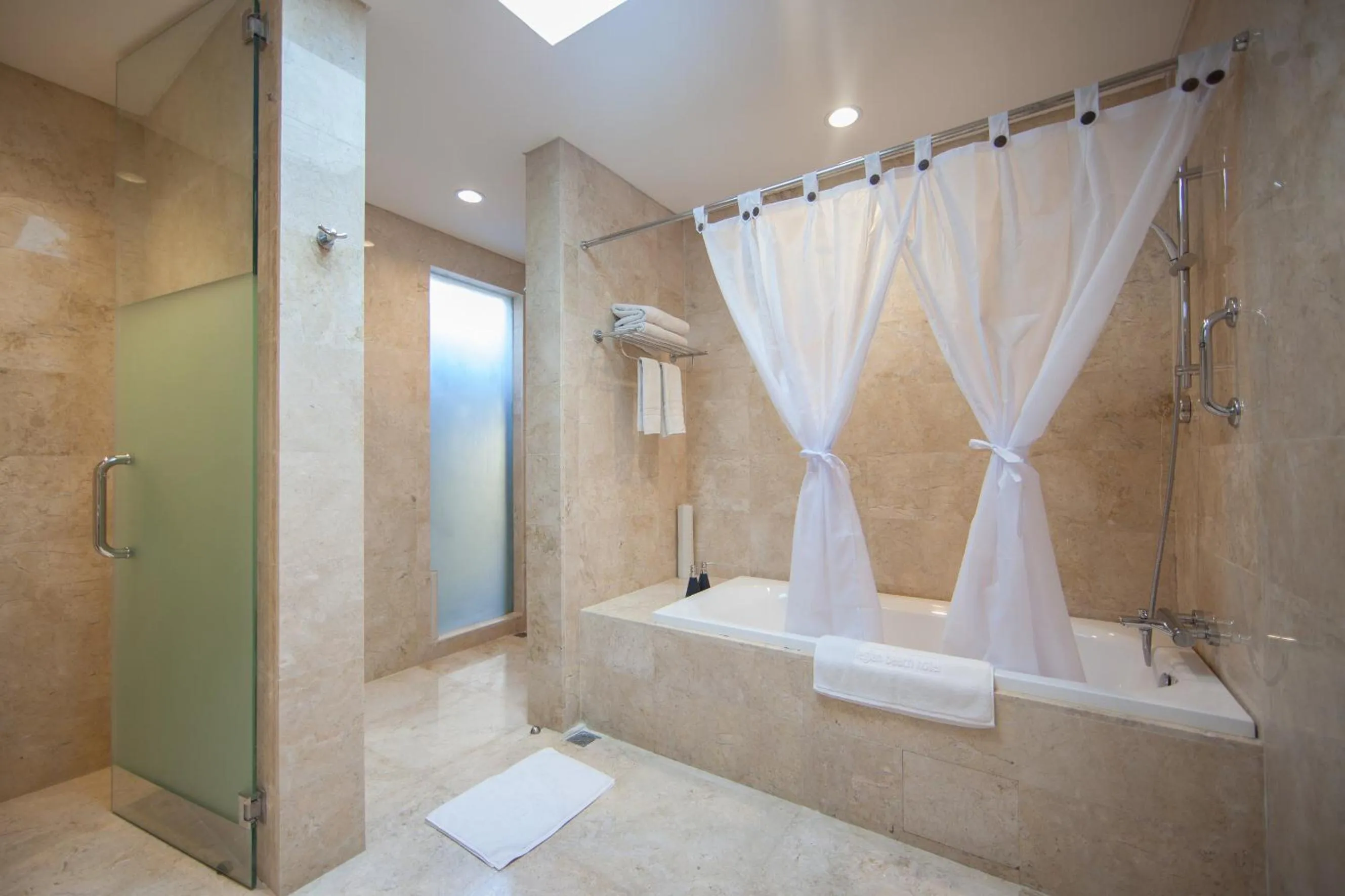 Bath in Legian Beach Hotel