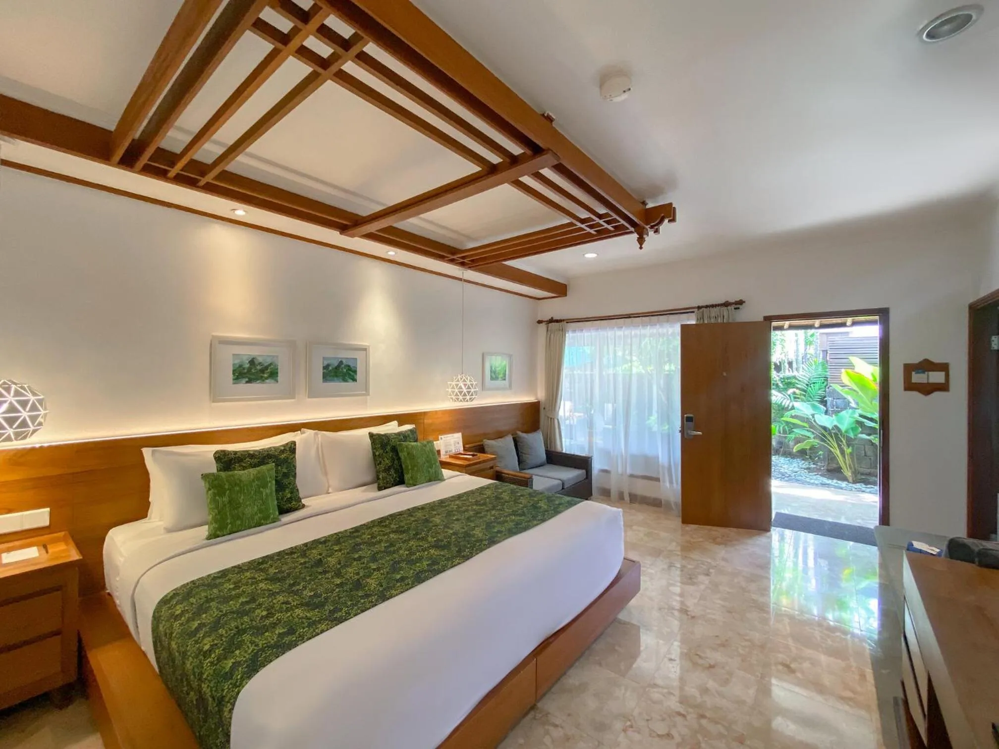 Bedroom, Bed in Legian Beach Hotel