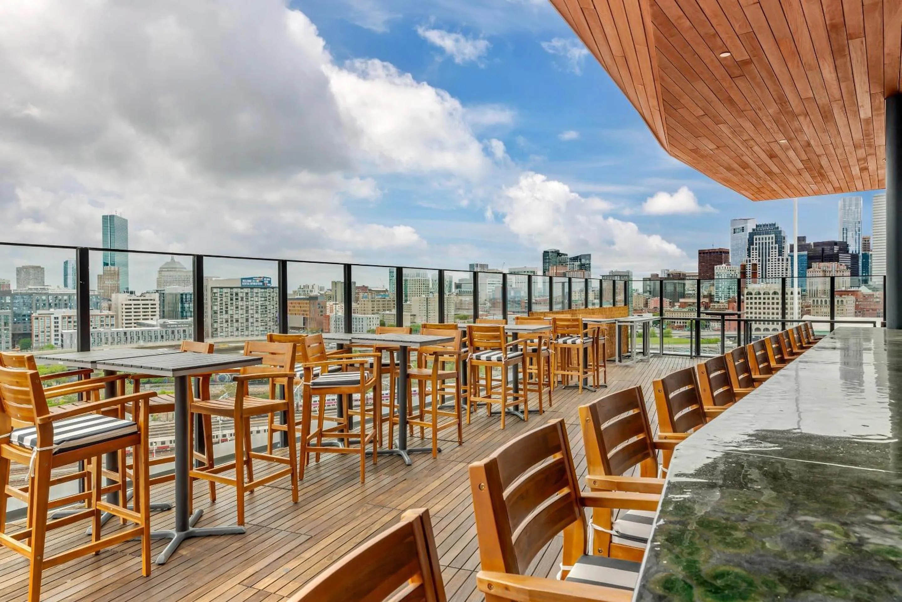 Lounge or bar in Cambria Hotel Boston Downtown - Seaport