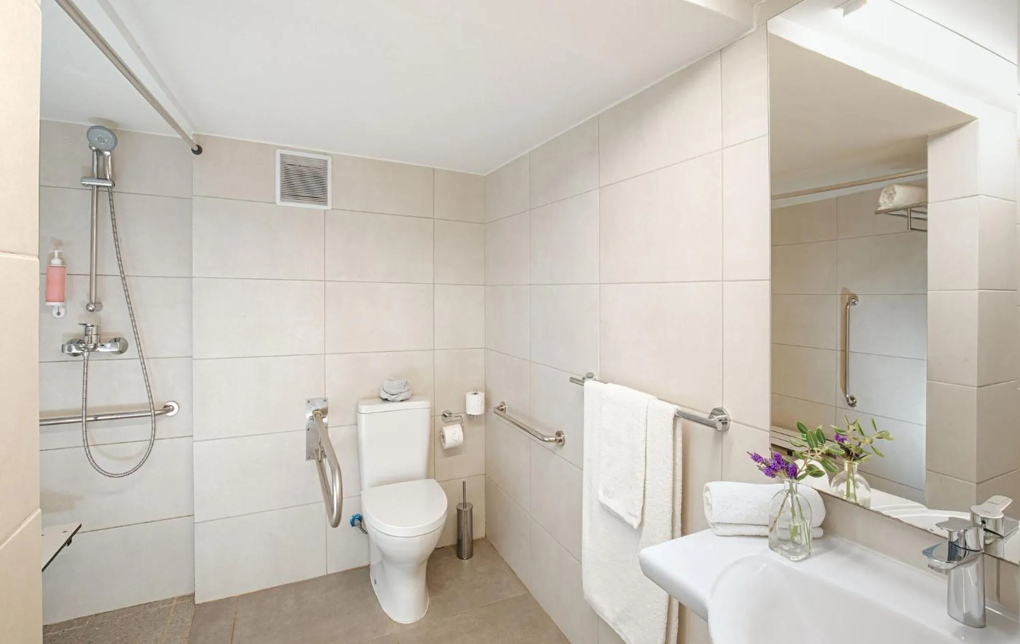 Shower in Sofianna Resort & Spa