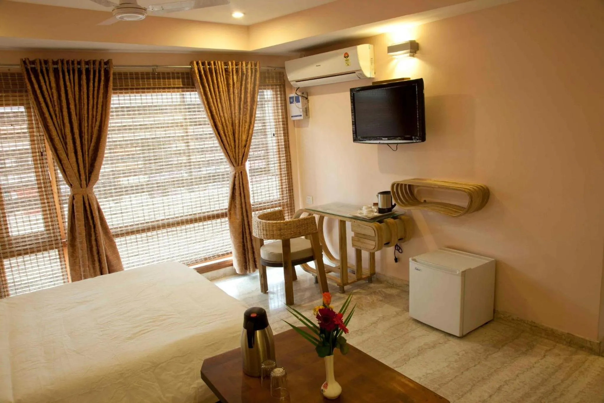 Bed in Hotel Rains Inn