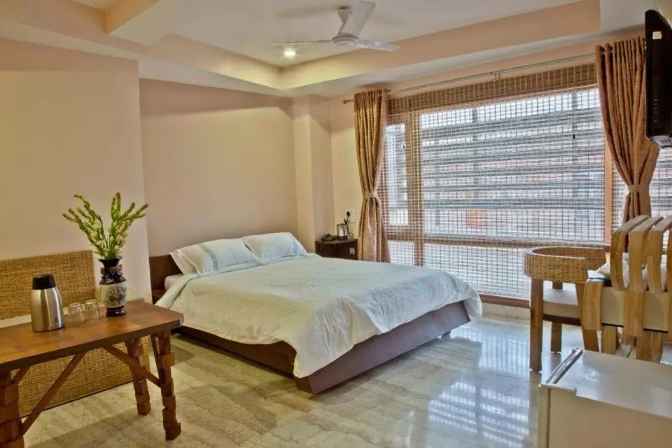 Bedroom, Bed in Hotel Rains Inn