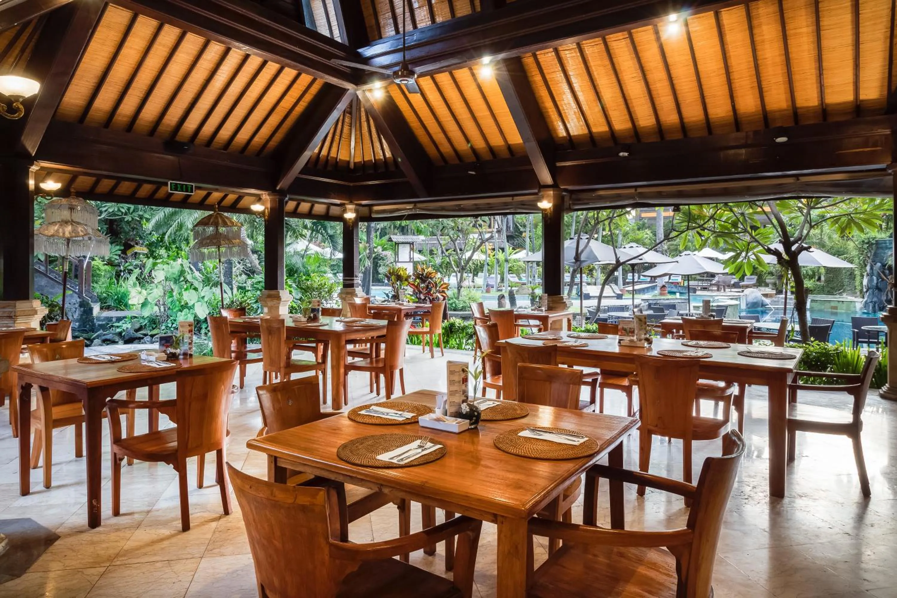 Restaurant/places to eat in Hotel Vila Lumbung