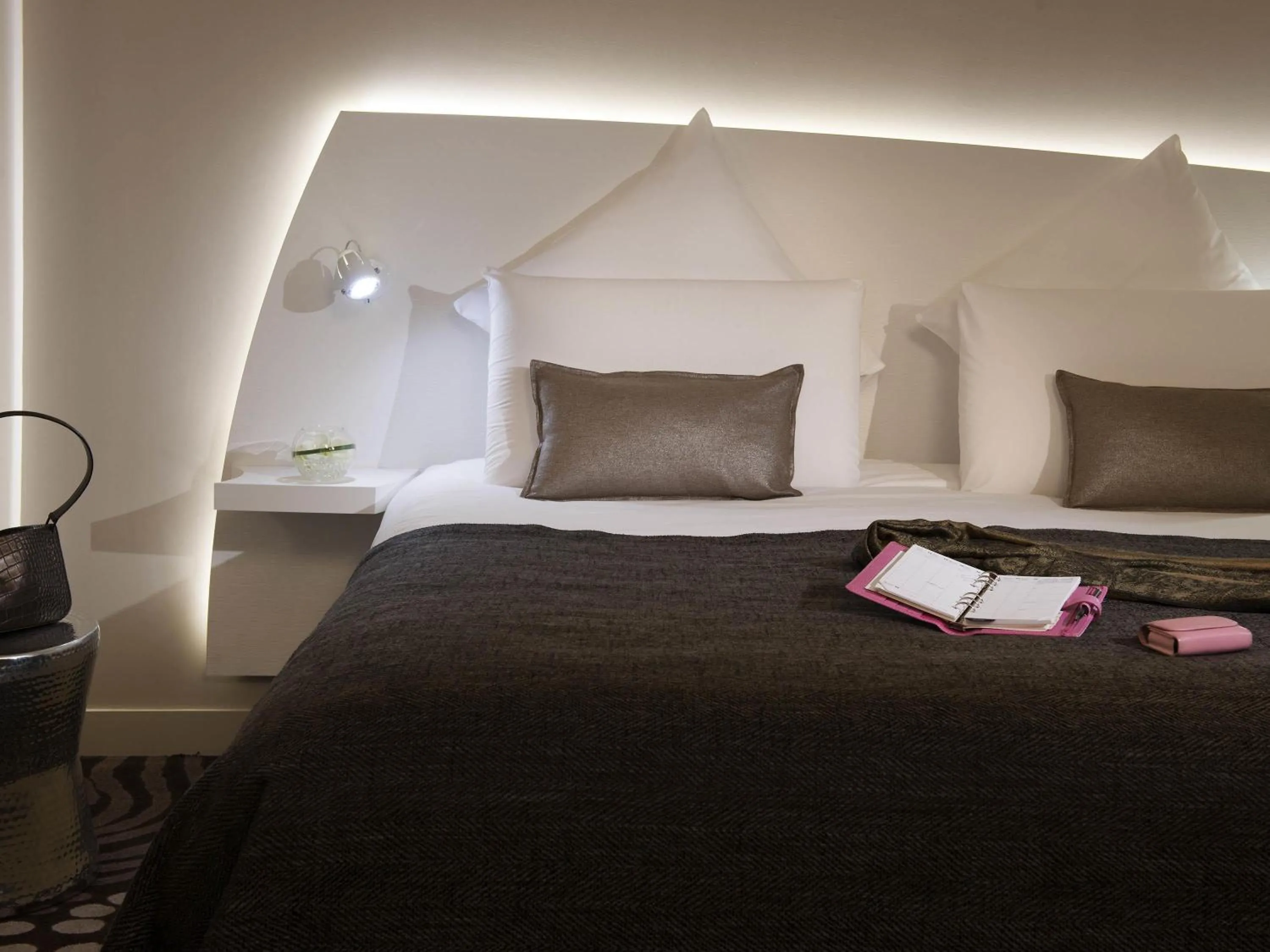 Bedroom, Bed in Mercure Paris Levallois