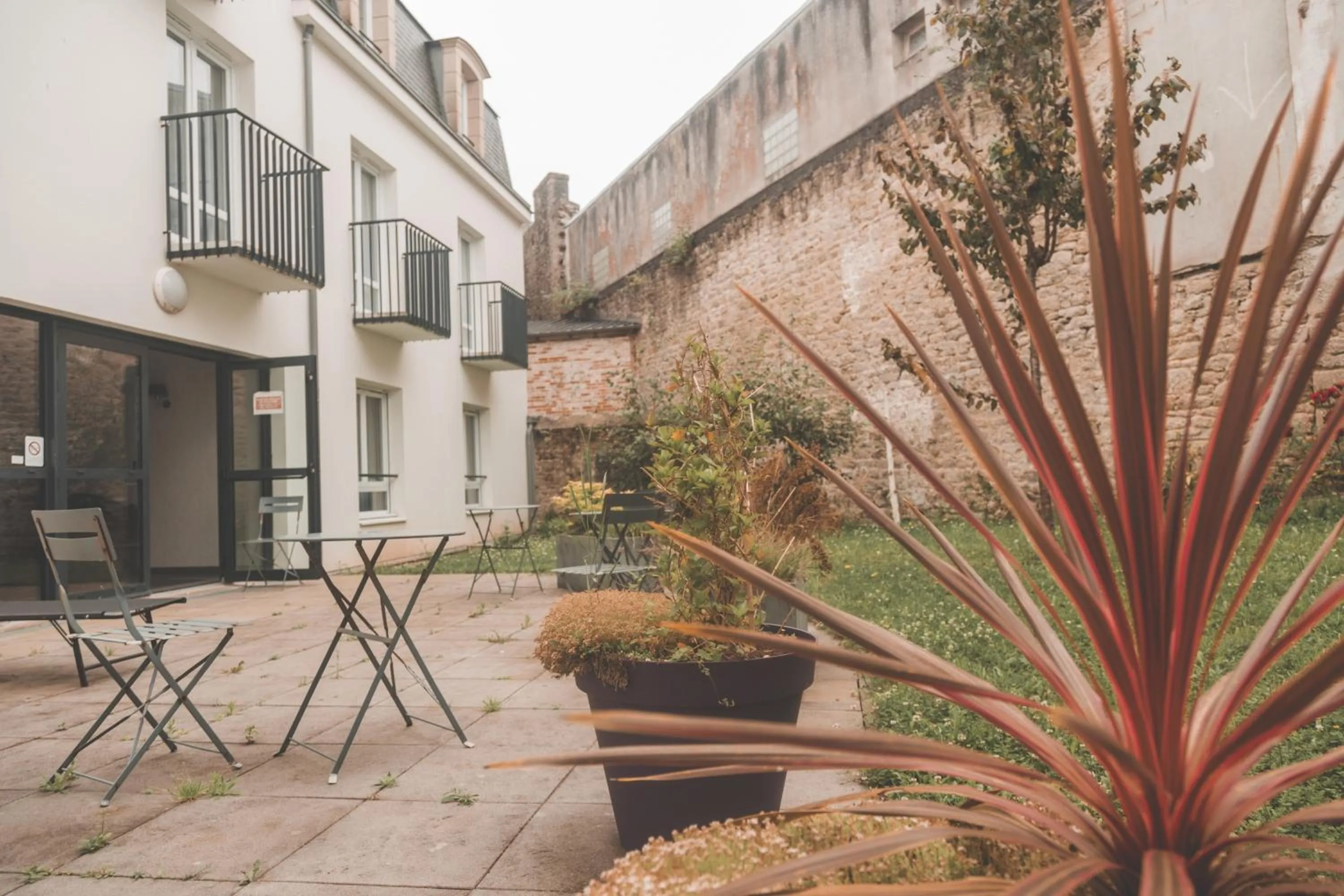 Property building in Terres de France - Appart'Hotel Quimper Bretagne