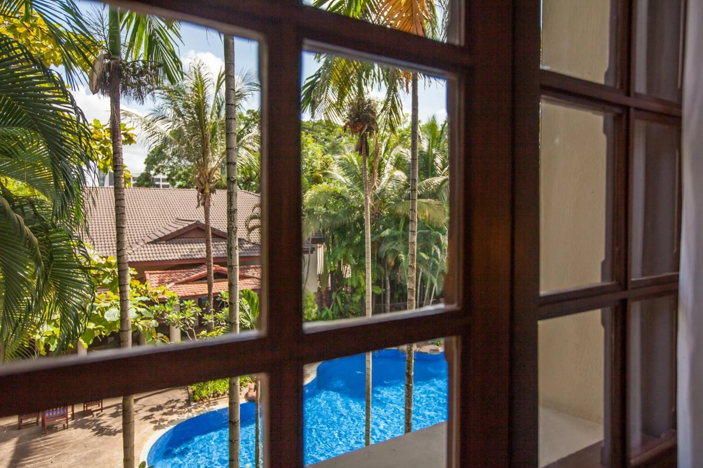 Pool view in Settha Palace Hotel