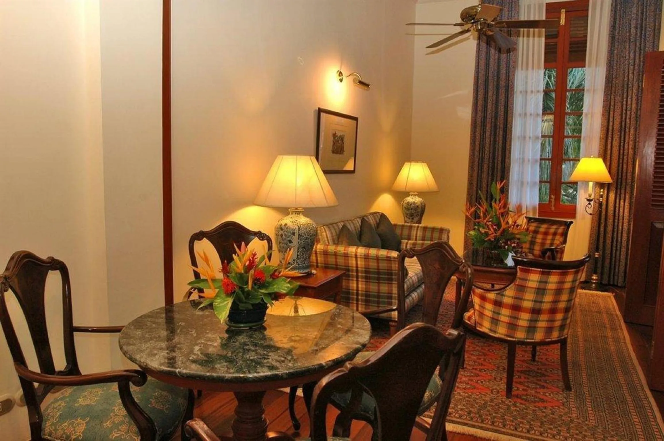 Living room in Settha Palace Hotel