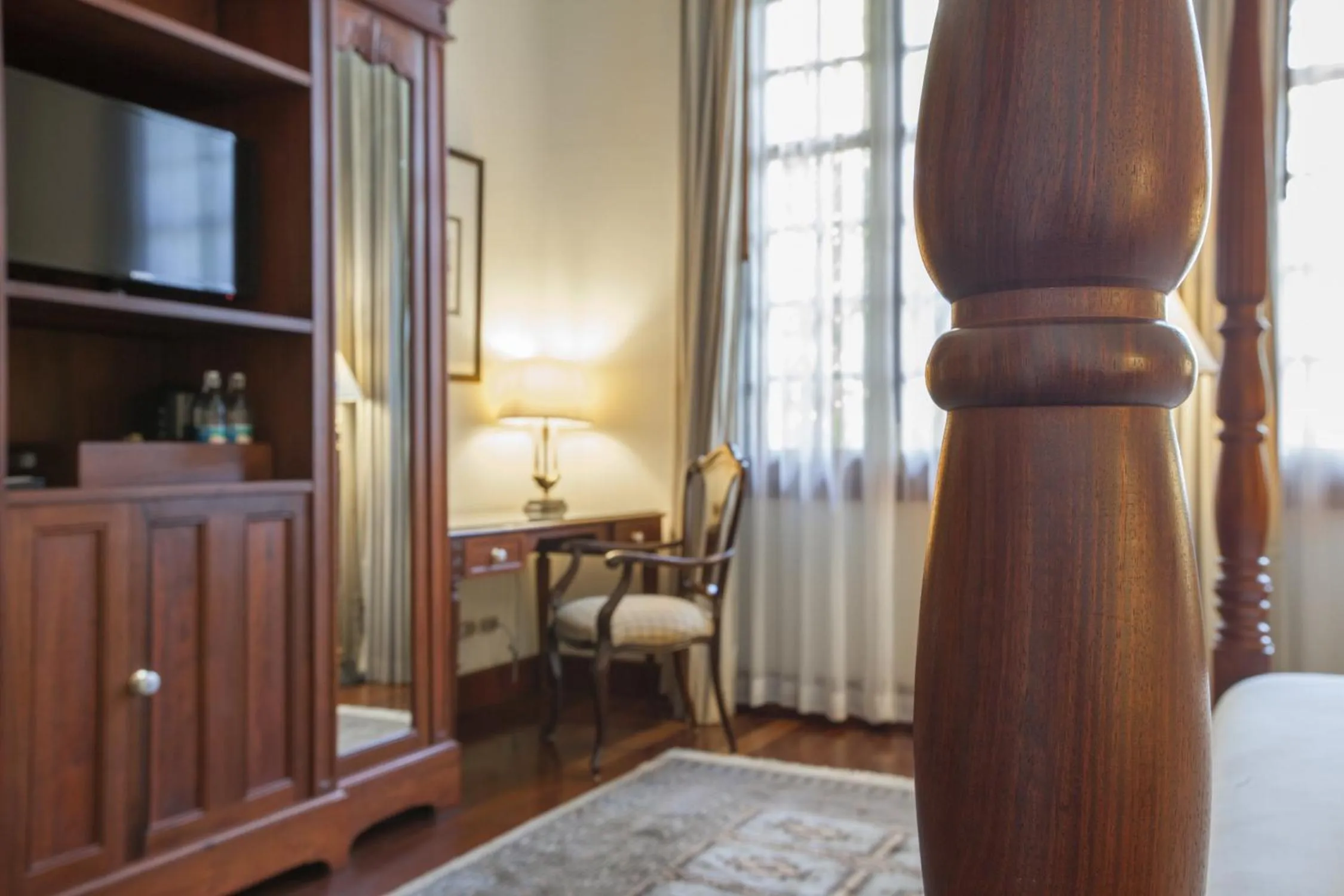 hair dresser, Bed in Settha Palace Hotel