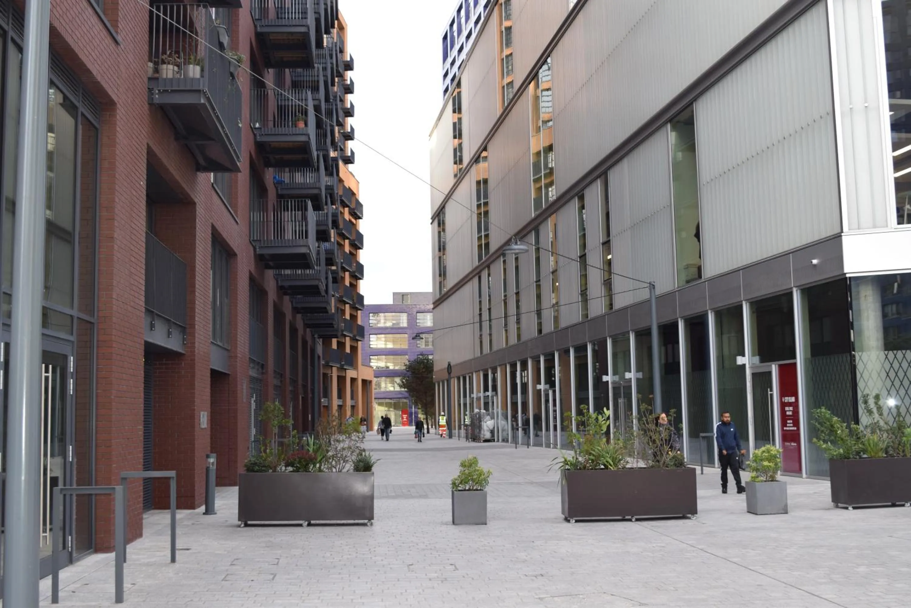 Neighbourhood in London City Island 3 Bedroom Luxury Apartments, Canary Wharf