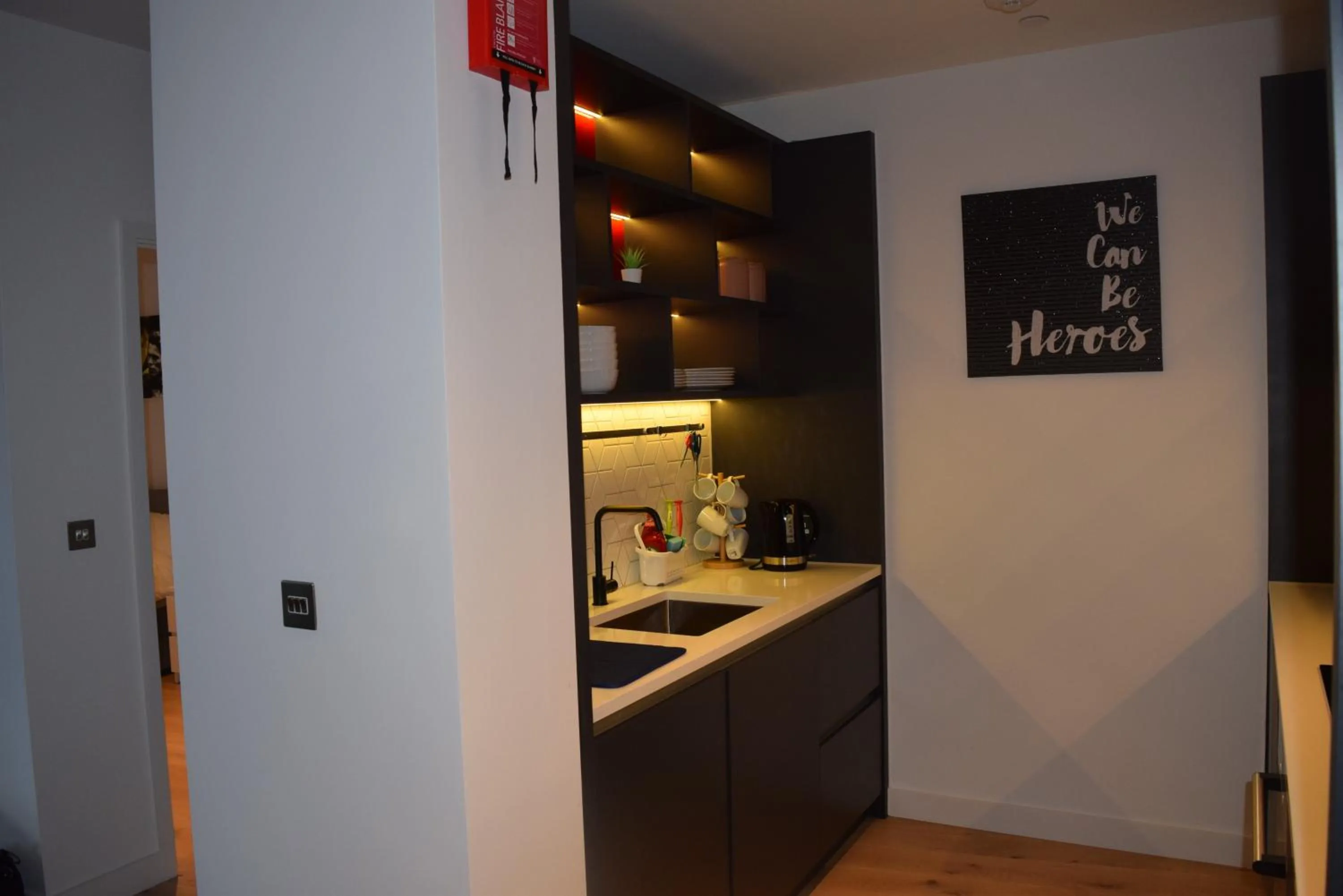 Kitchen or kitchenette in London City Island 3 Bedroom Luxury Apartments, Canary Wharf