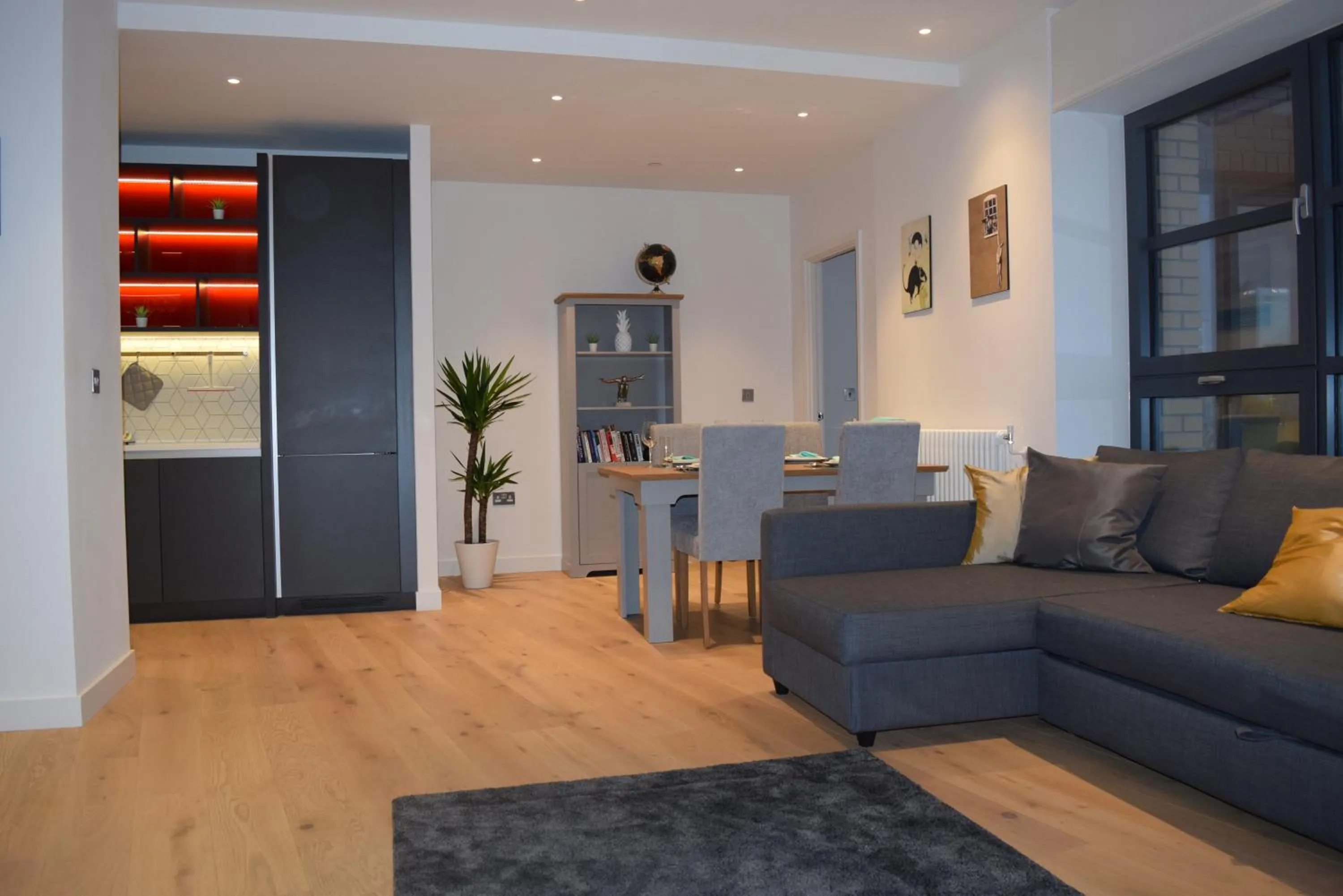 Living room in London City Island 3 Bedroom Luxury Apartments, Canary Wharf