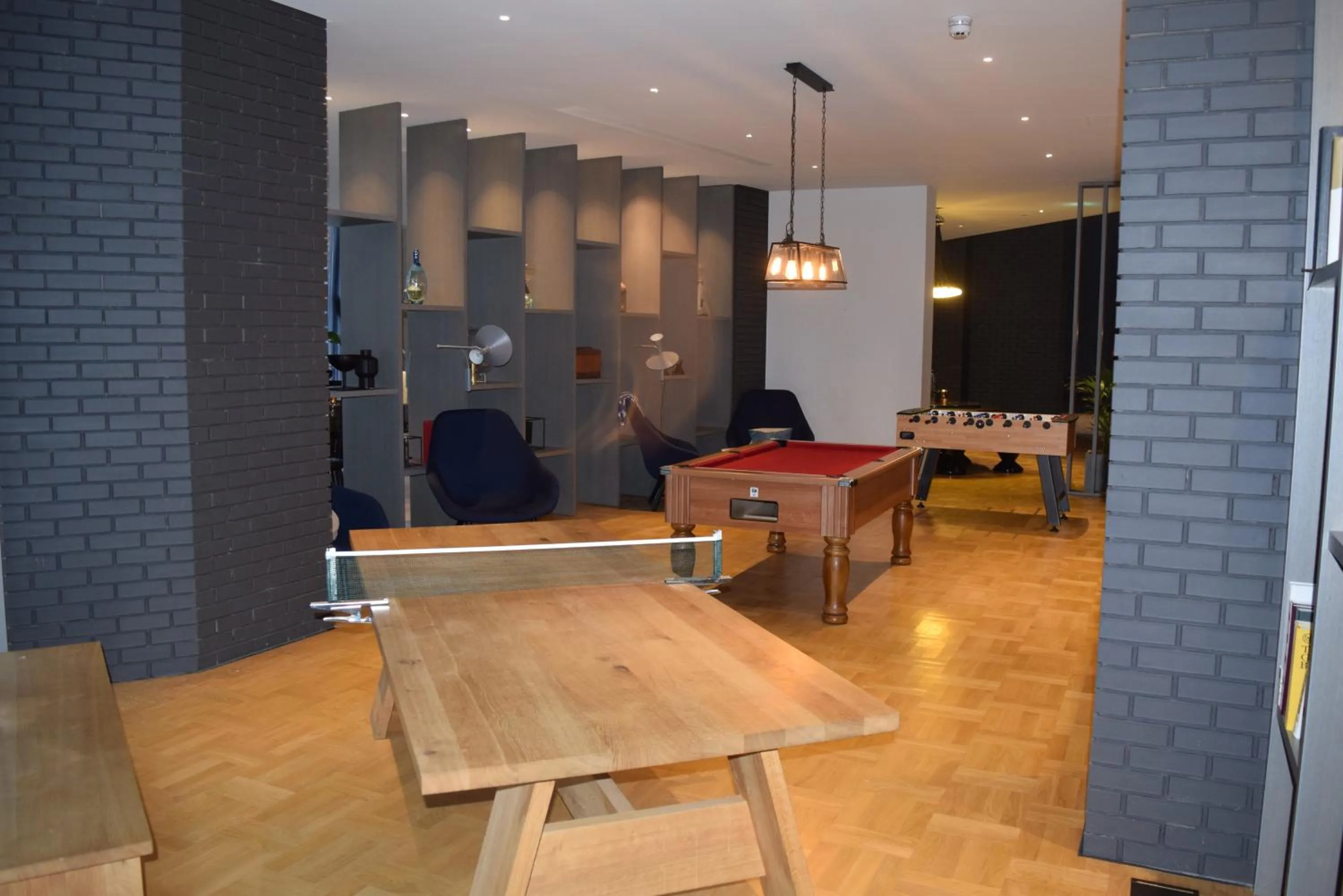 Communal lounge/ TV room in London City Island 3 Bedroom Luxury Apartments, Canary Wharf