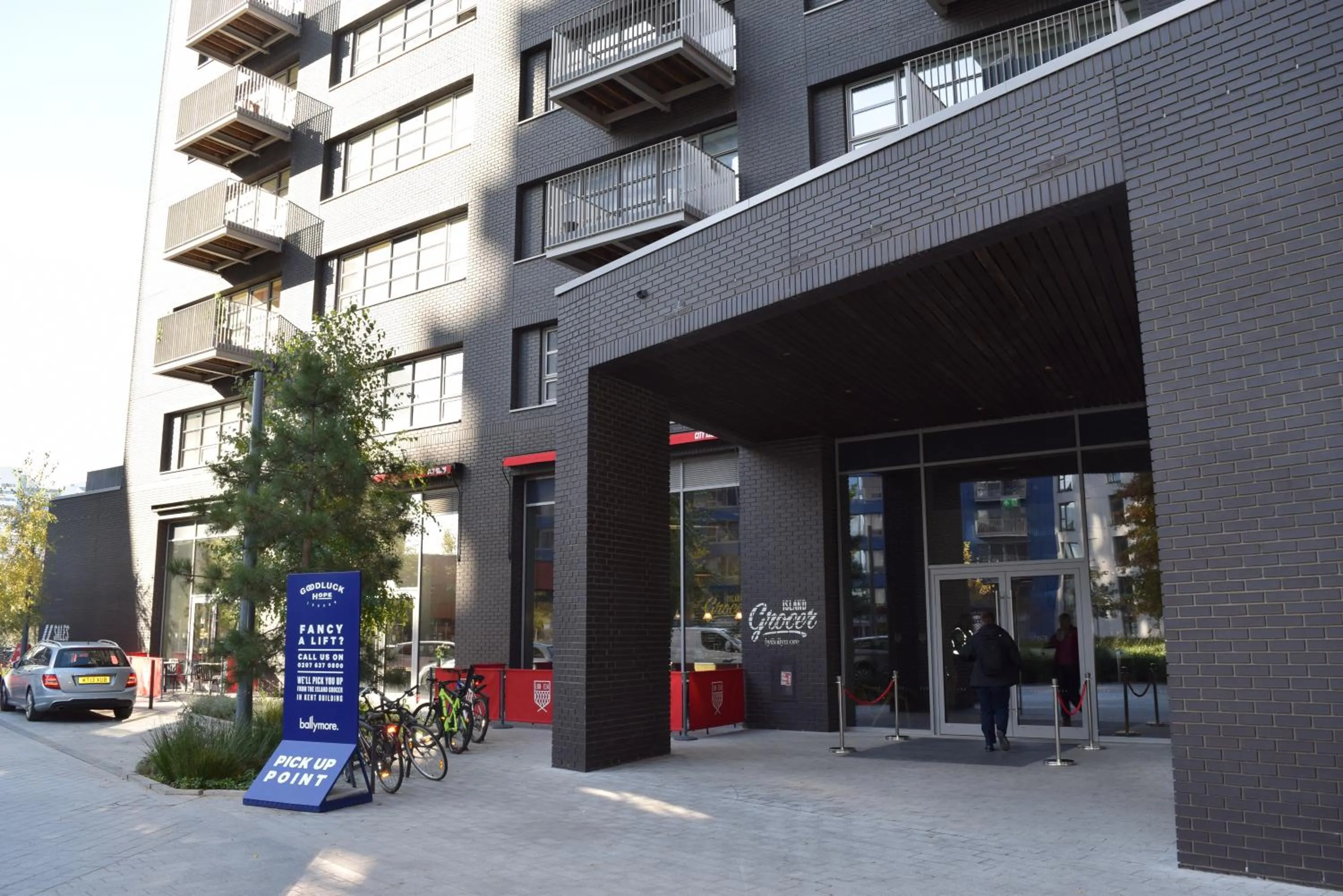 Restaurant/places to eat in London City Island 3 Bedroom Luxury Apartments, Canary Wharf