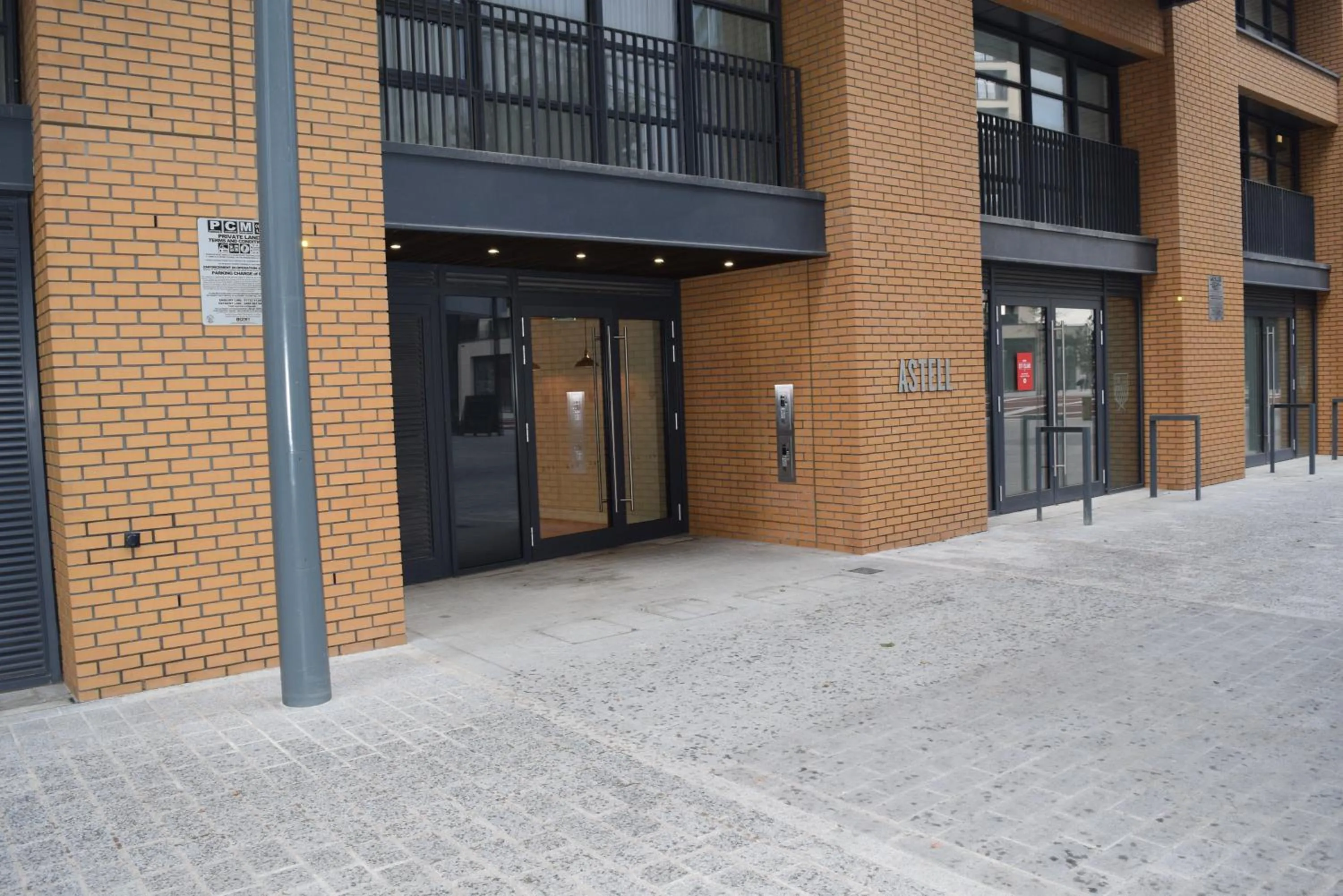 Property building in London City Island 3 Bedroom Luxury Apartments, Canary Wharf