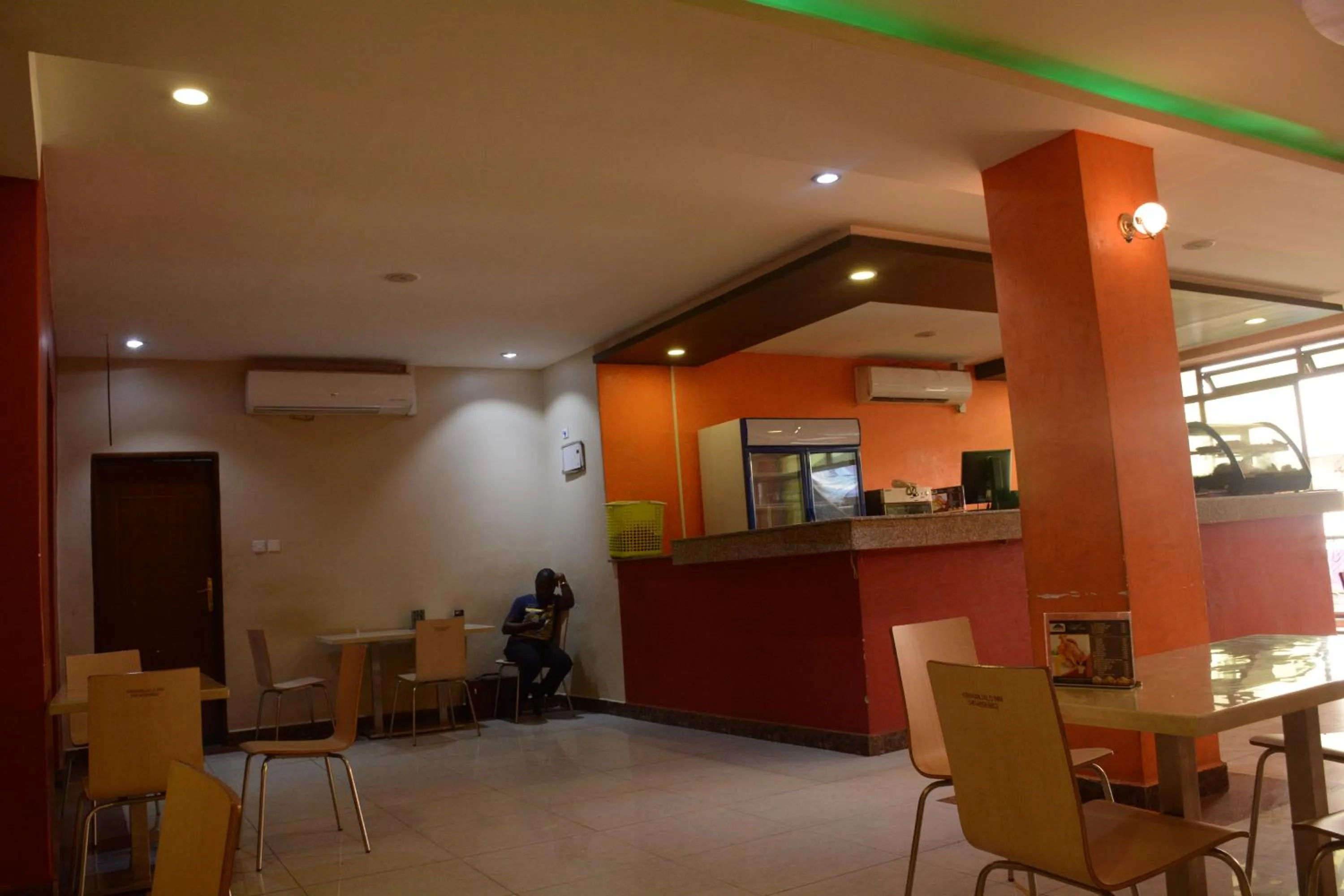Restaurant/places to eat in Kilimanjaro inn Kampala