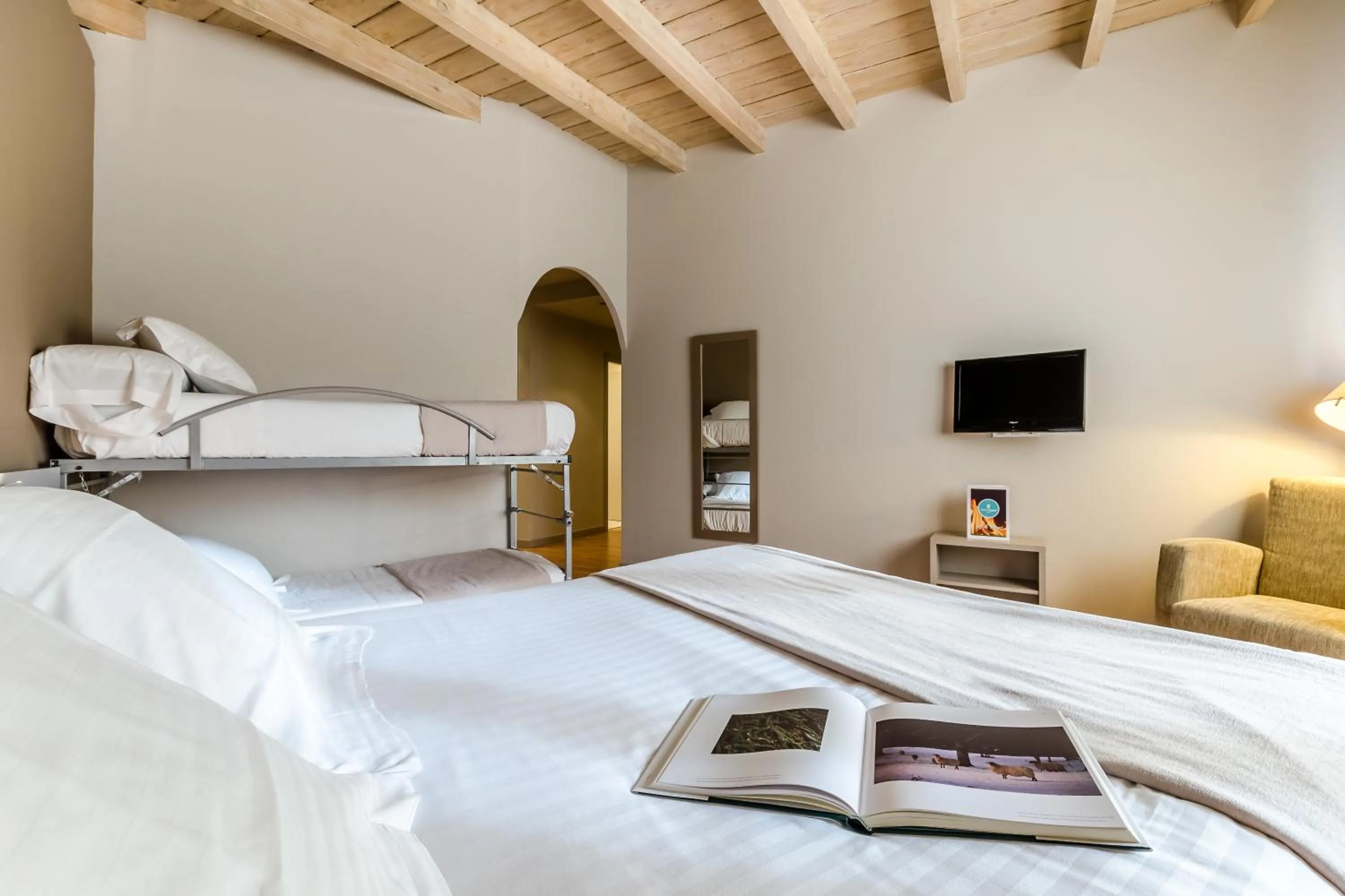 Photo of the whole room, Bed in Hotel Nagusi