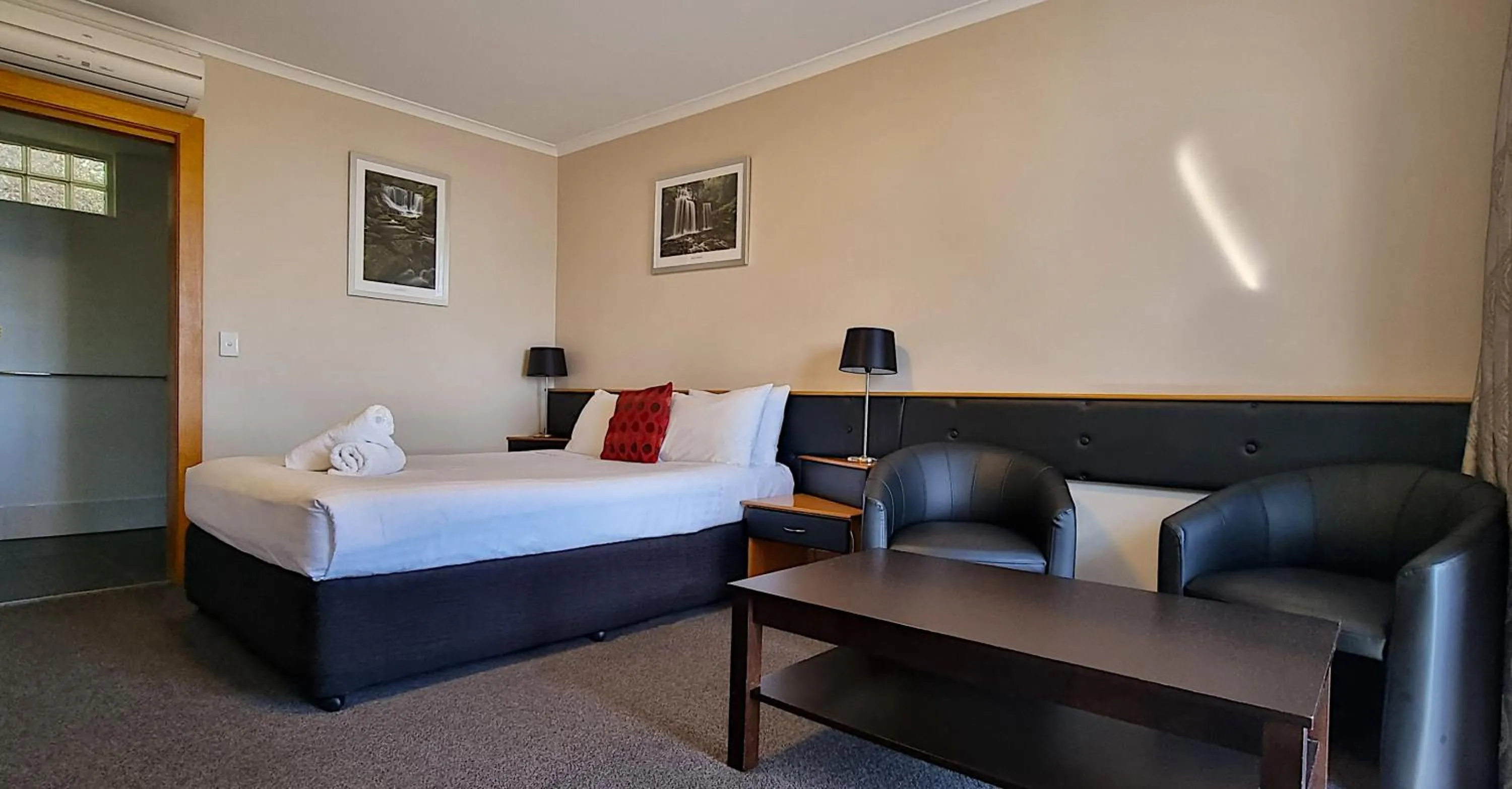 Bed in Commodore Regent Launceston