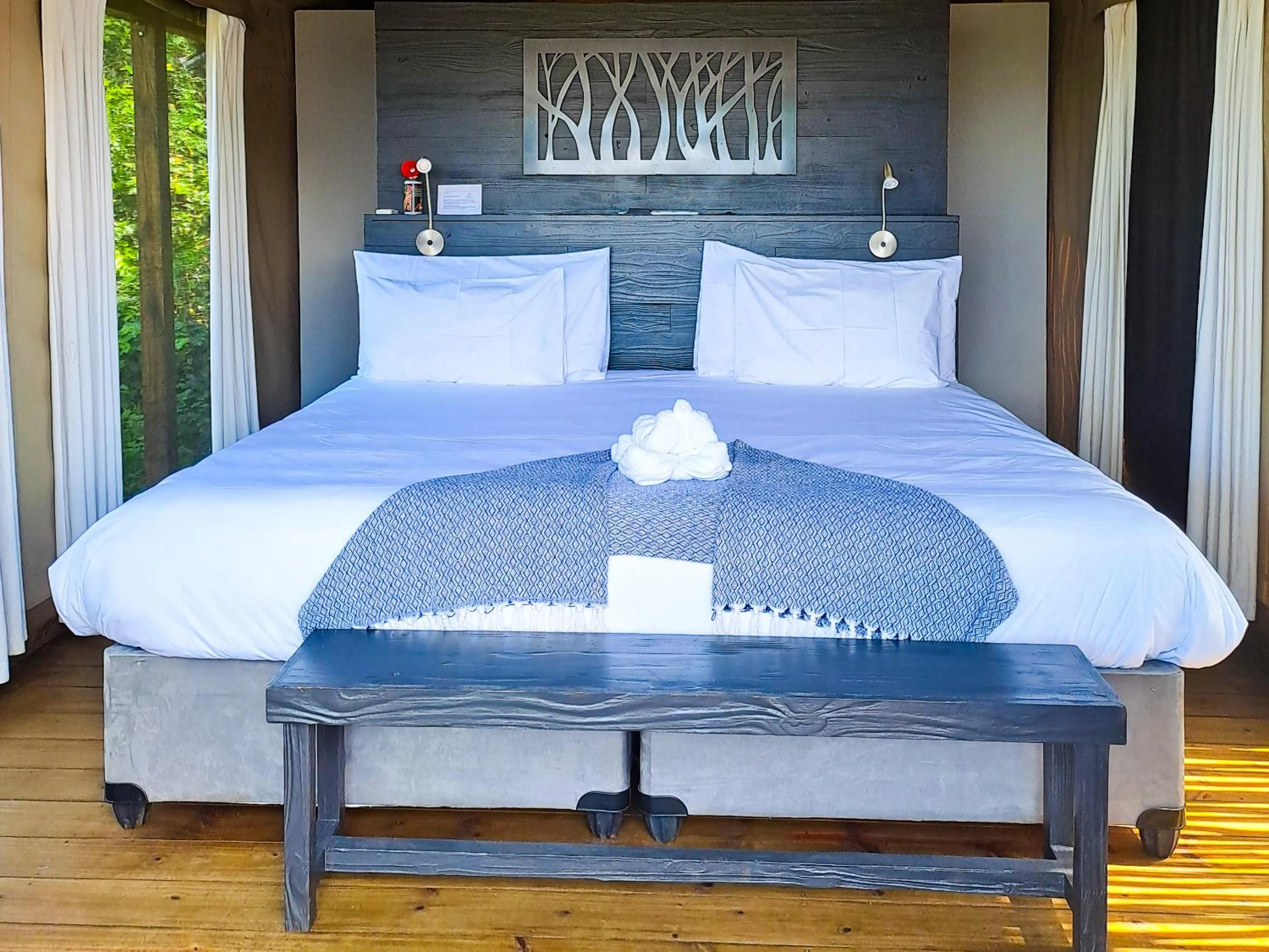 Bedroom, Bed in Ndhula Luxury Tented Lodge