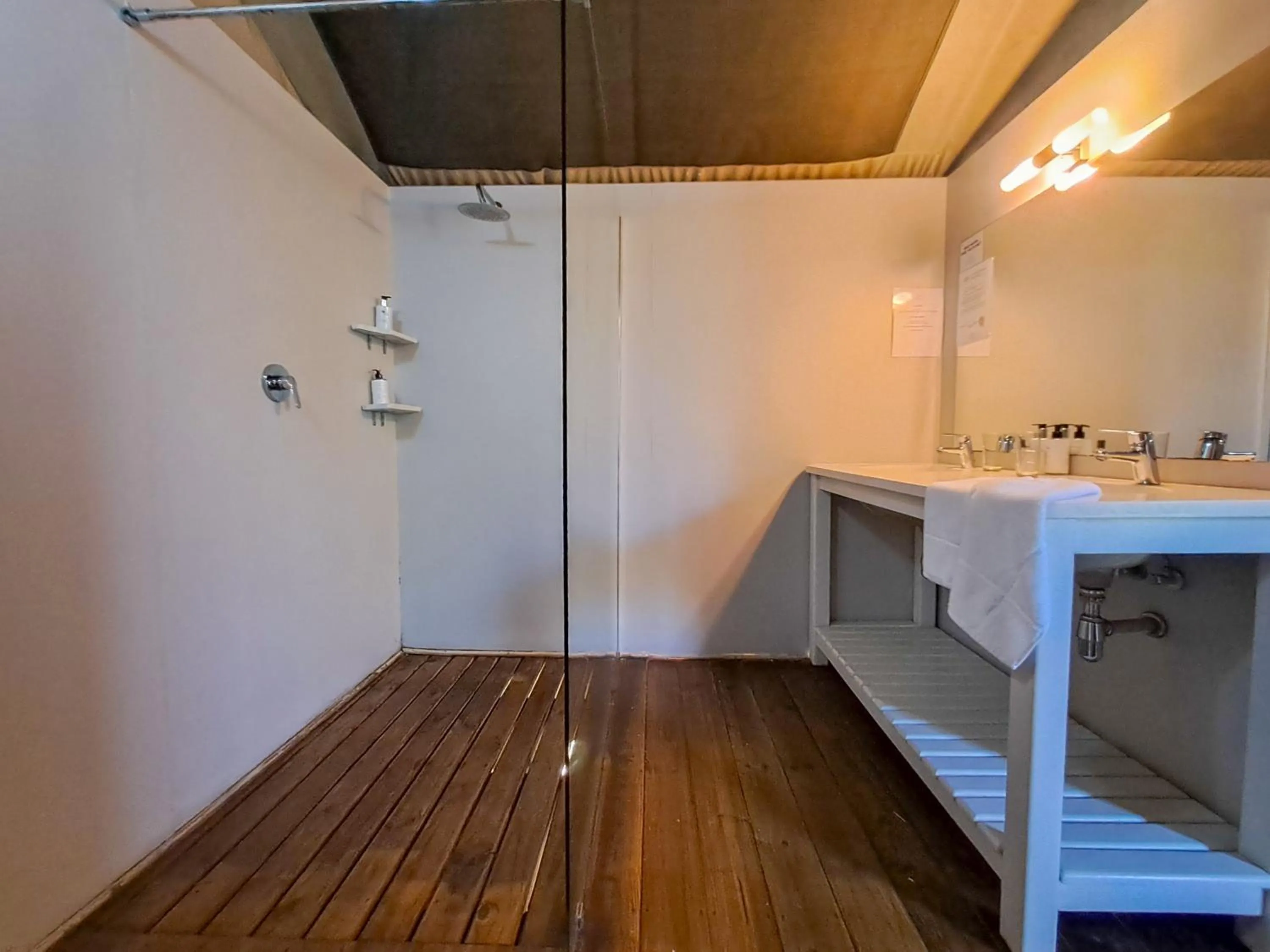 Bathroom in Ndhula Luxury Tented Lodge