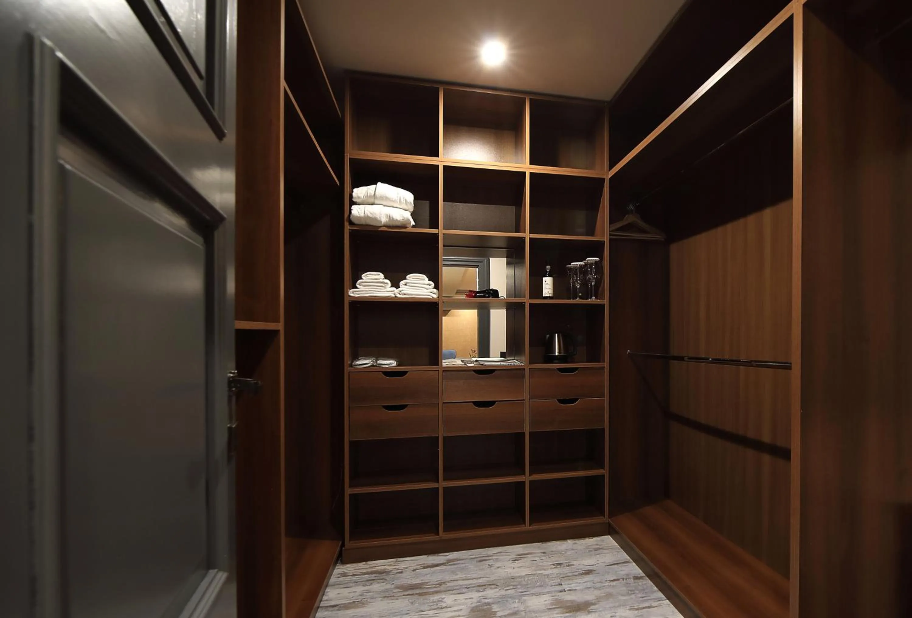 Photo of the whole room in Hotel Golden Key, 4 Stars Superior